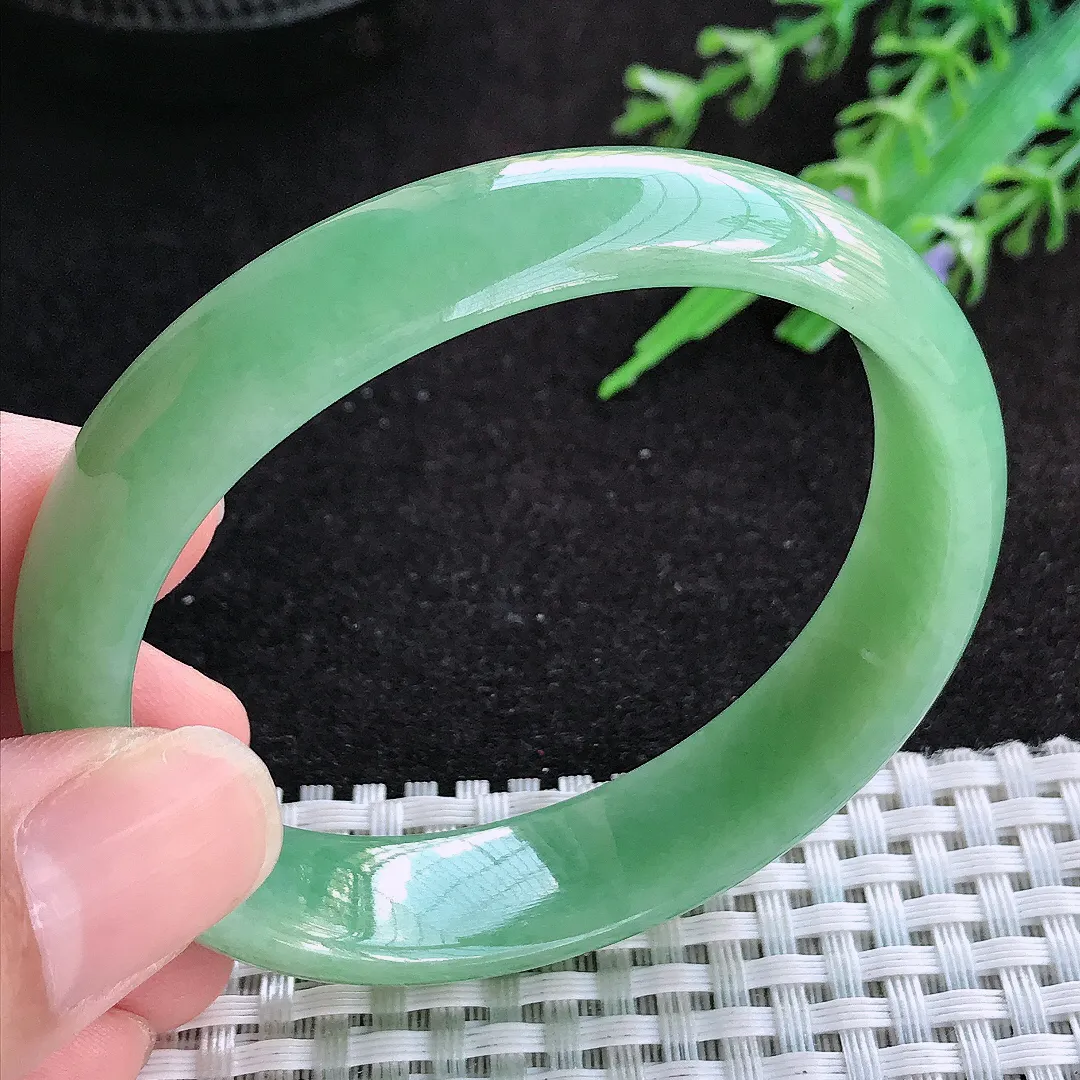 自然光55/49/14/6.5老坑精美冰润满绿贵妃手镯天然翡翠玉镯女款