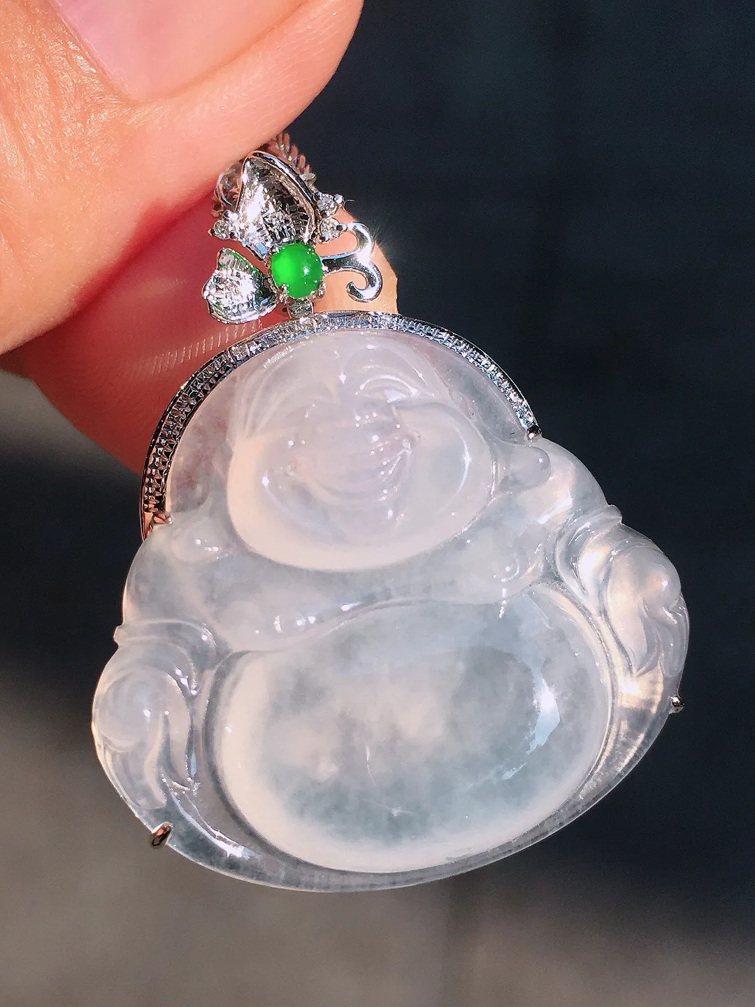 冰种佛公吊坠，玉质细腻，荧光感超
强，饱满圆润，简单大气，18k
金豪华镶嵌