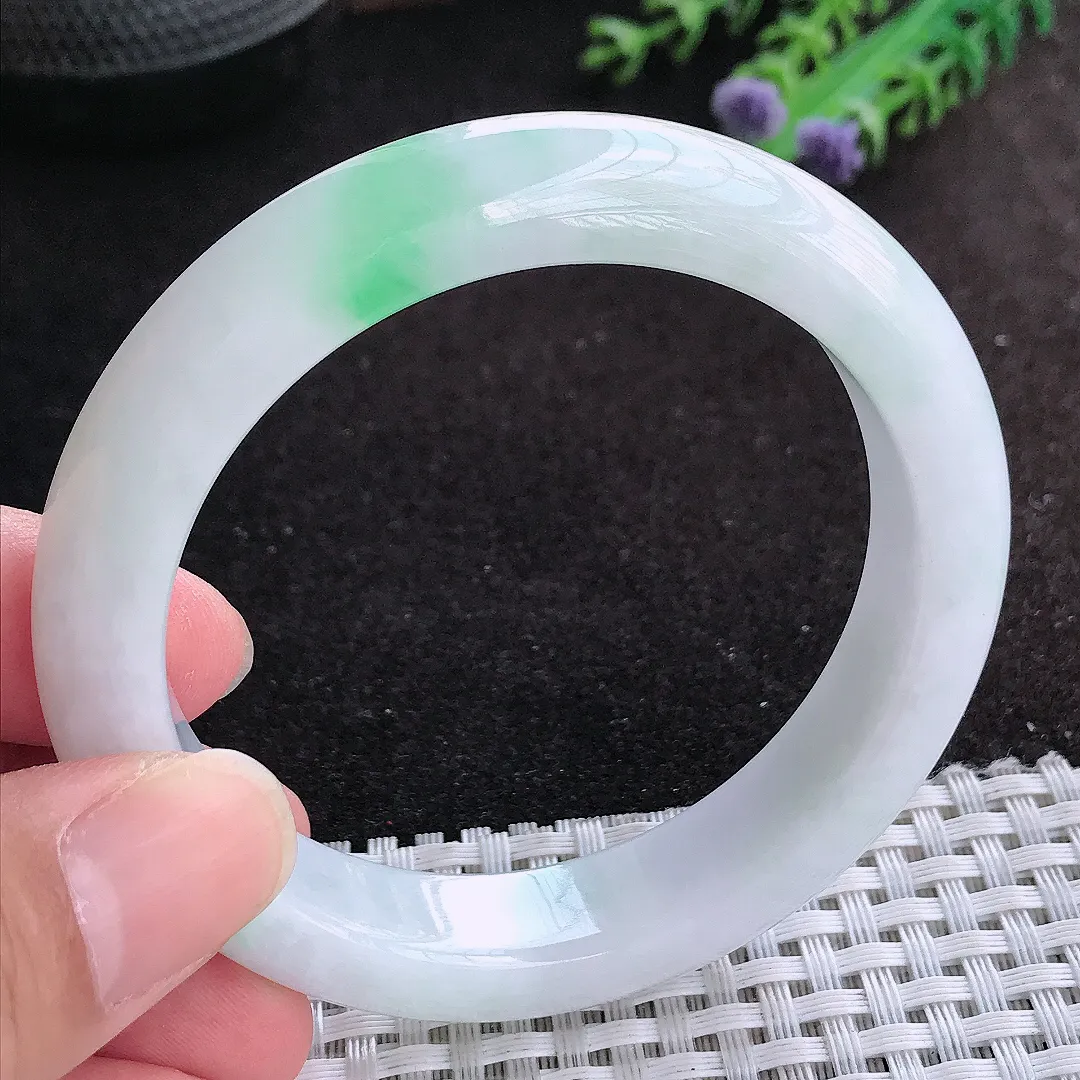 自然光55/12.2/8.8老坑精美温润飘阳绿手镯天然翡翠玉镯女款
