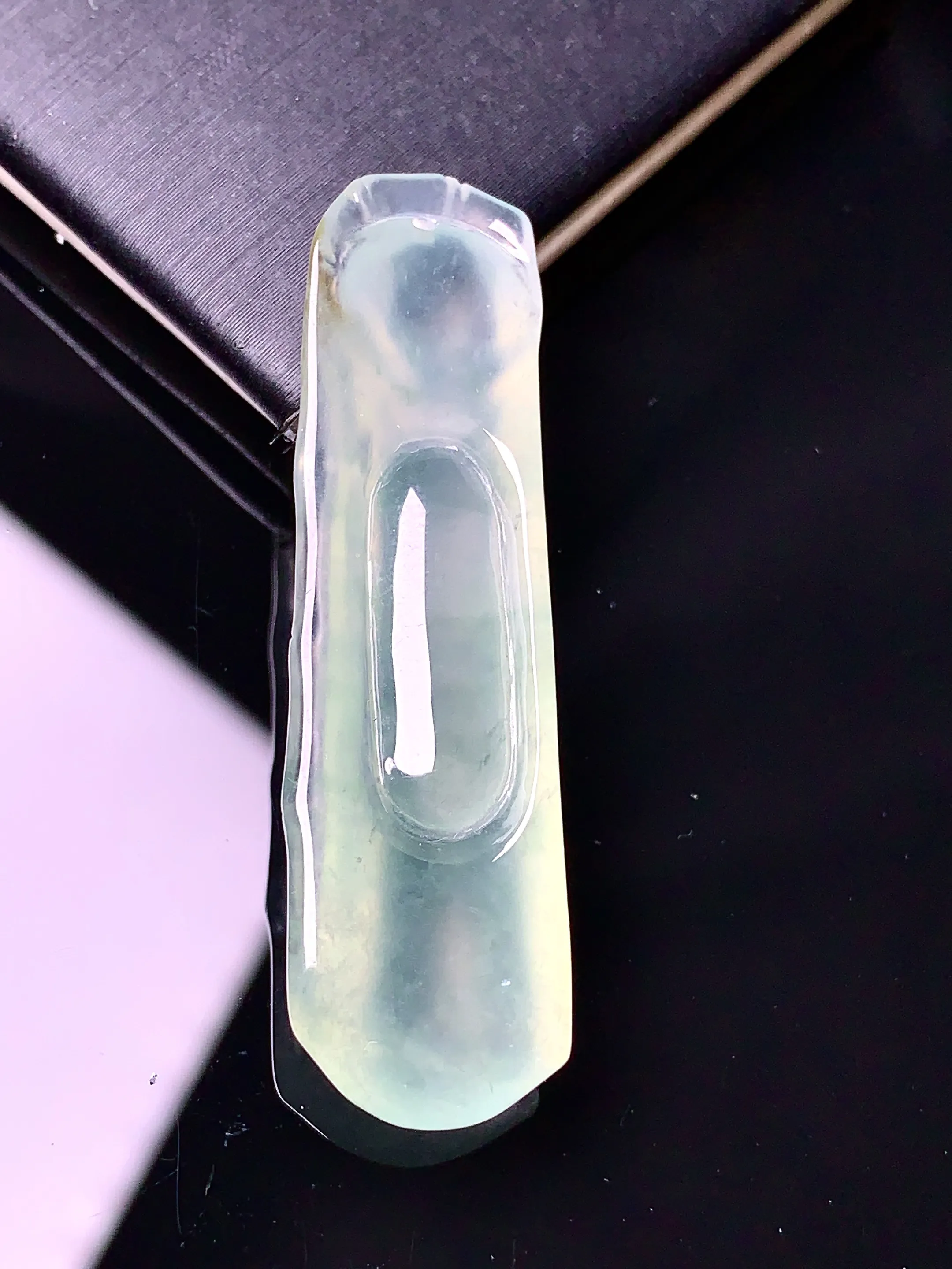 冰种竹节吊坠 玉质细腻 色泽清新艳丽 整体尺寸43.5*12*6.2
