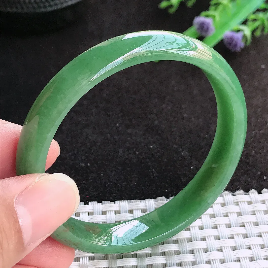 自然光53.5/10.6/6.2老坑精美温润满绿手镯天然翡翠玉镯女款