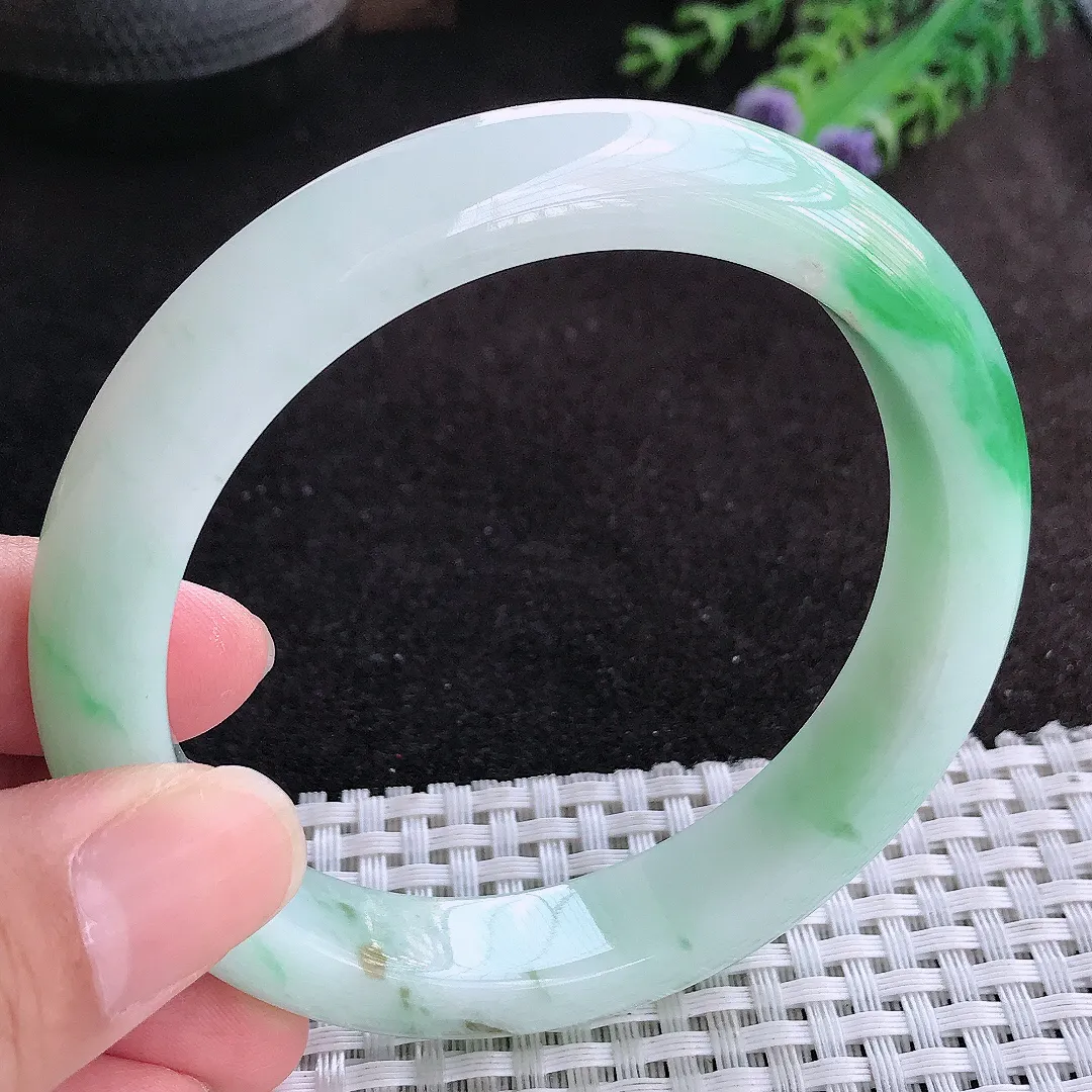 自然光61/12.2/9大圈口老坑精美冰润飘阳绿手镯天然翡翠玉镯女款