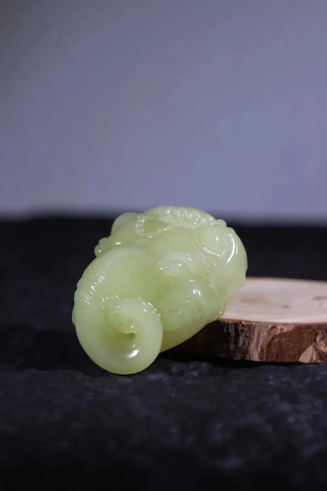 ️黄玉太平有象

新疆若羌黄口料把件️
皇贵之色～稀有大料所出
质地细腻柔和 黄润无暇 油性十足