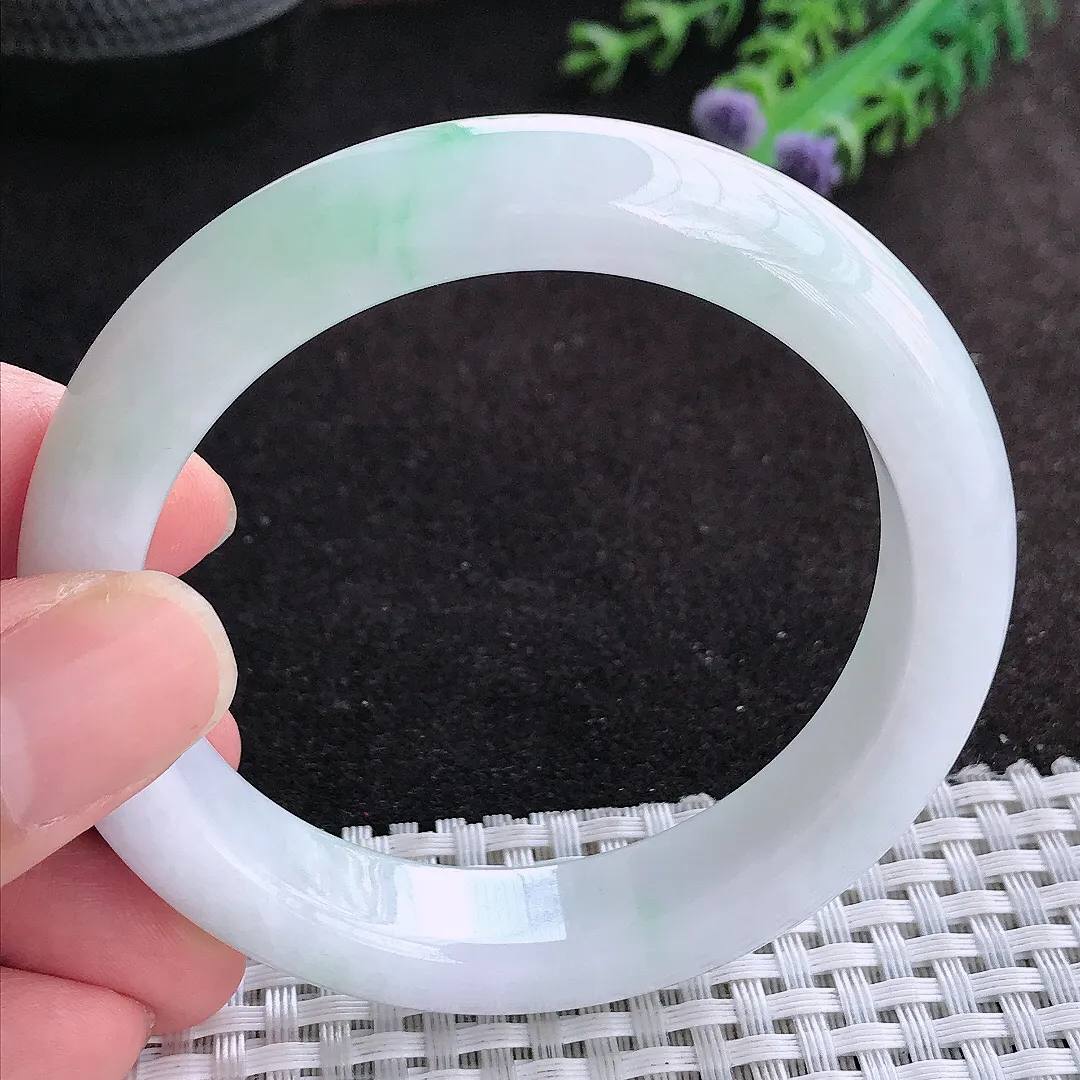 自然光55/12.2/8.8老坑精美温润飘阳绿手镯天然翡翠玉镯女款