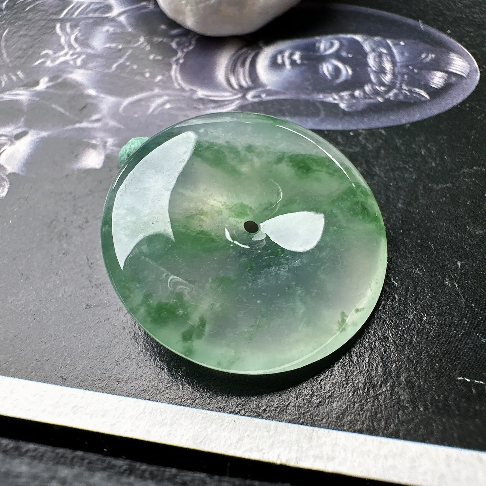 【冰种飘花平安扣】老坑雪花棉，质地非常细腻，冰润十足，种老冰透