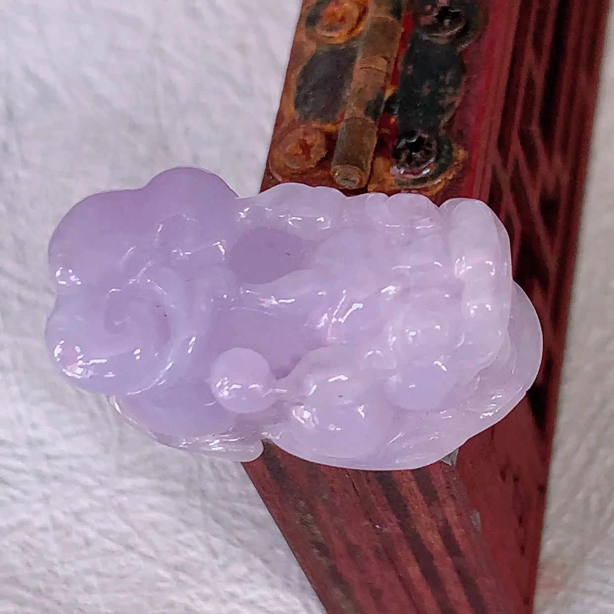 自然光实拍，冰润招财貔貅吊坠，民间有“一摸貔貅运程旺盛，再摸貔貅财运滚滚，三摸貔貅平步青云 ”的美好祝愿。#57.2
