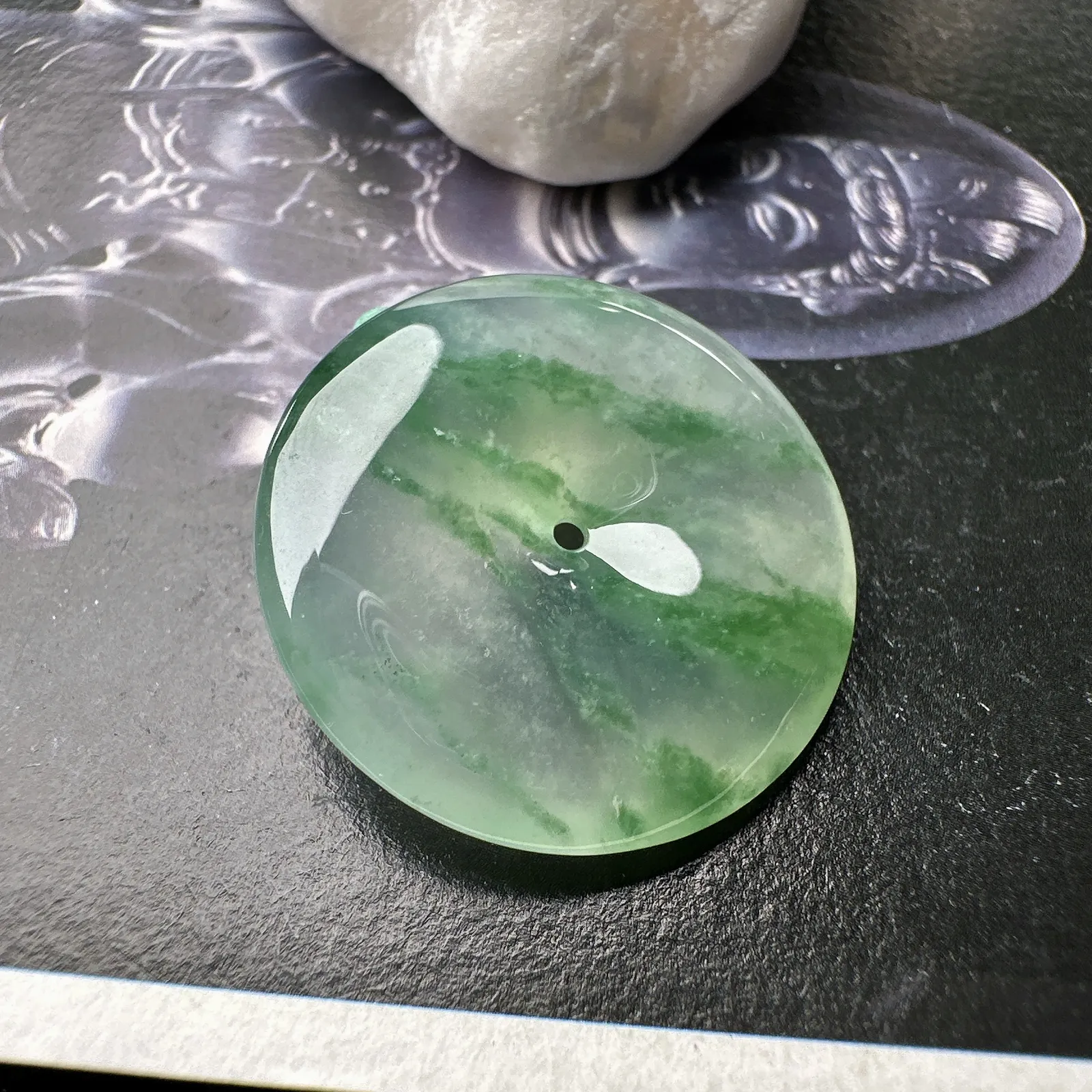 【冰种飘花平安扣】老坑雪花棉，质地非常细腻，冰润十足，种老冰透
