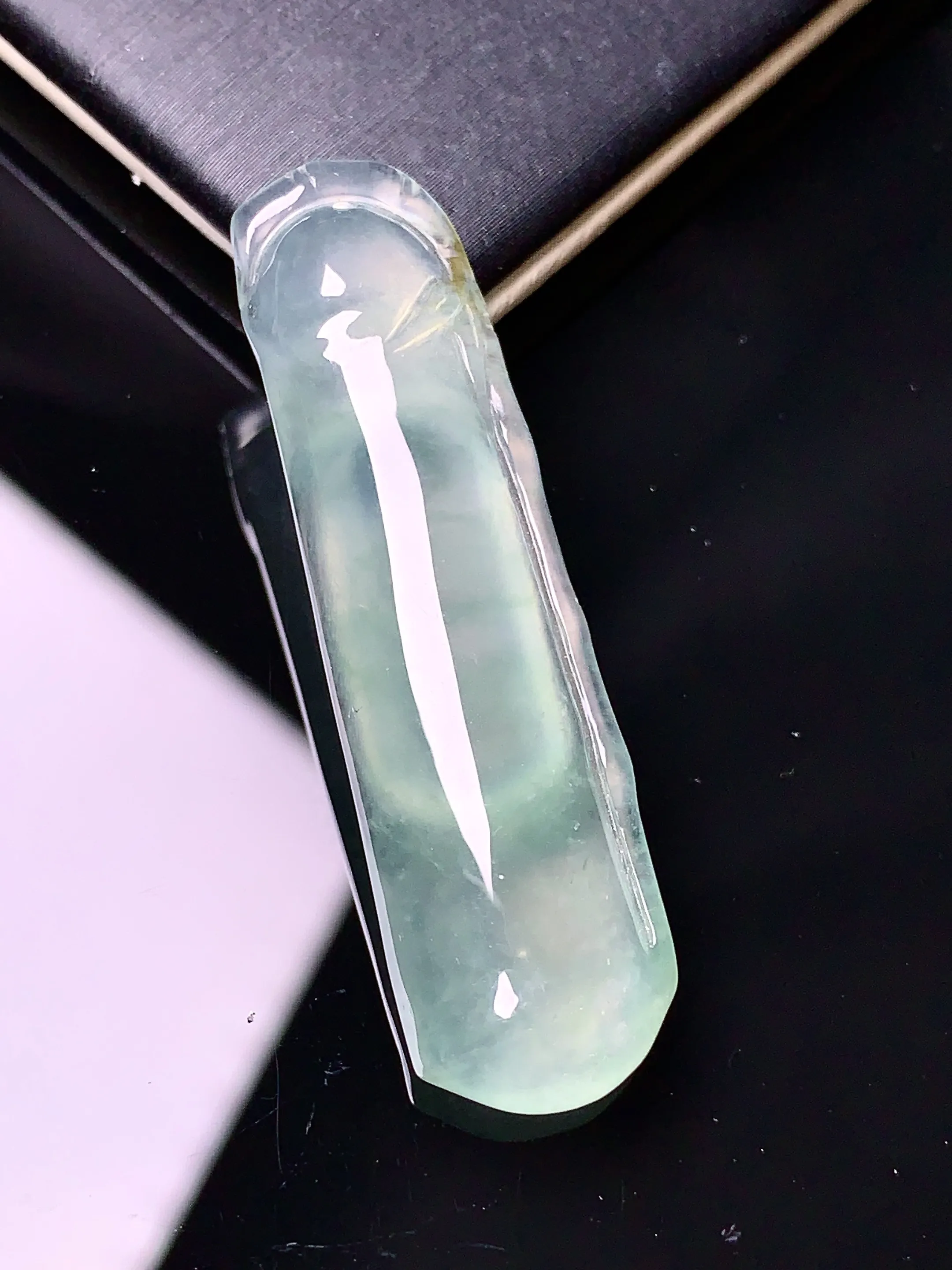 冰种竹节吊坠 玉质细腻 色泽清新艳丽 整体尺寸43.5*12*6.2