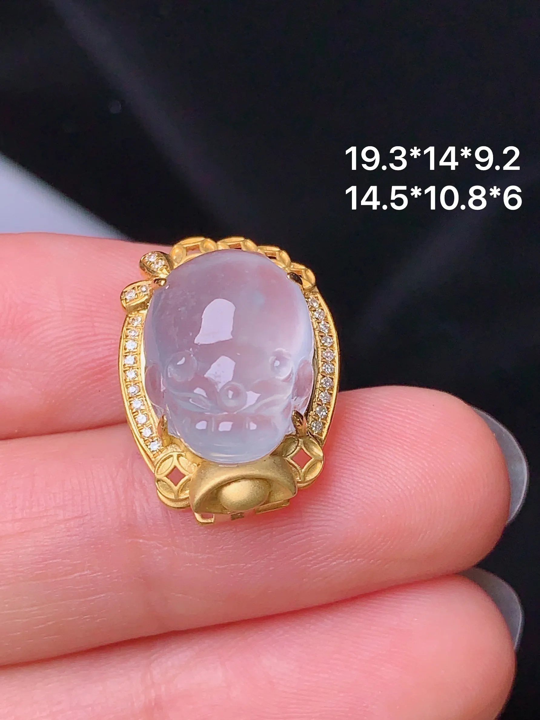 18k金钻镶嵌冰种貔貅吊坠 玉质细腻 色泽清新艳丽 整体尺寸19.3*14*9.2