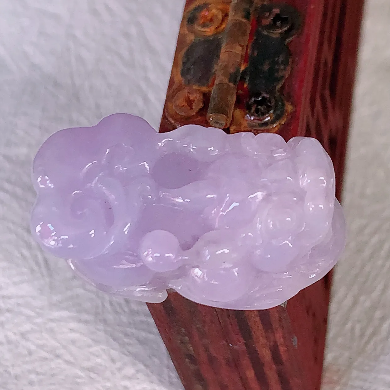自然光实拍，冰润招财貔貅吊坠，民间有“一摸貔貅运程旺盛，再摸貔貅财运滚滚，三摸貔貅平步青云 ”的美好祝愿。#57.2