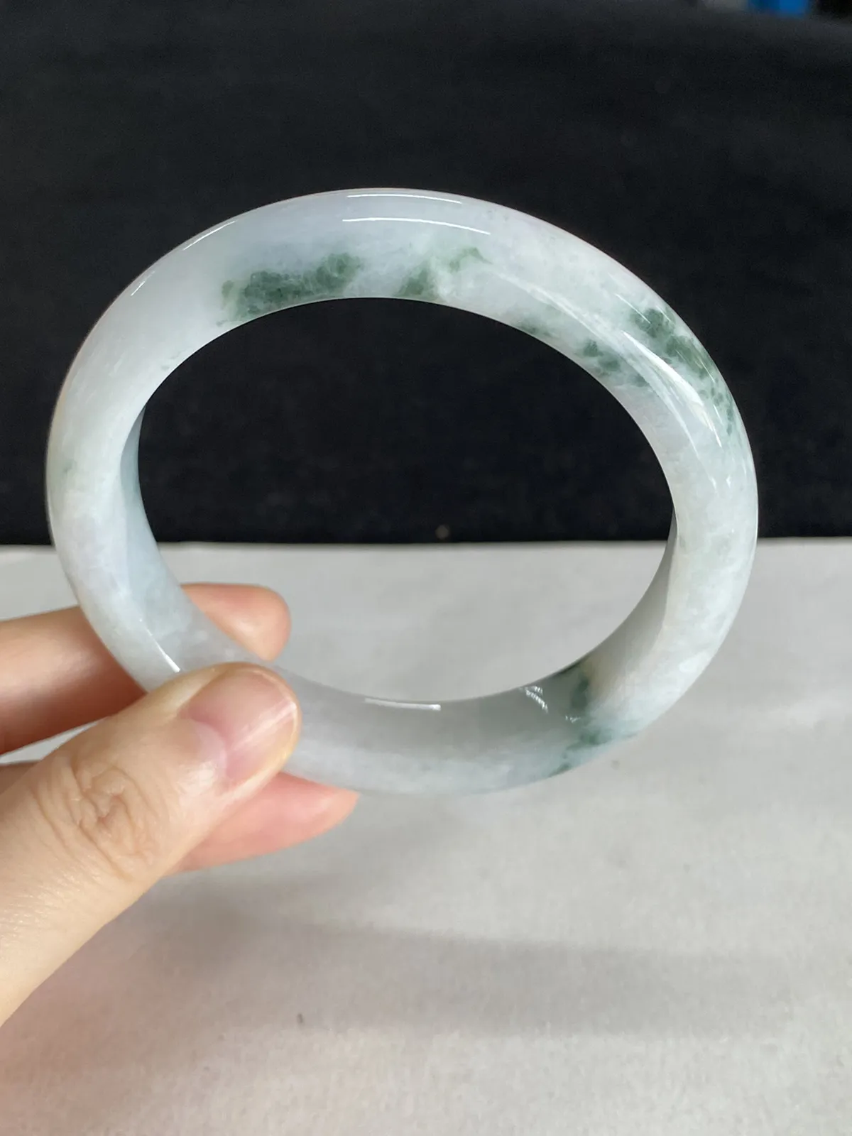正圈59圈口，翡翠糯化种飘绿手镯