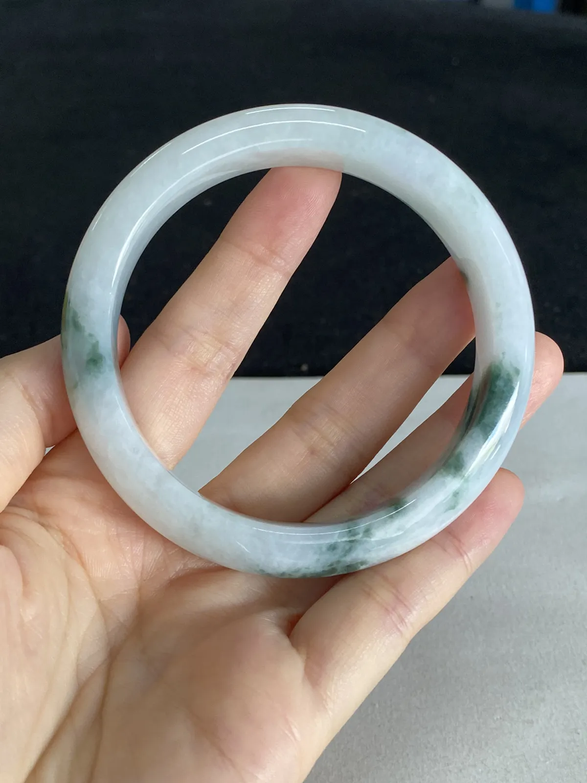 正圈59圈口，翡翠糯化种飘绿手镯