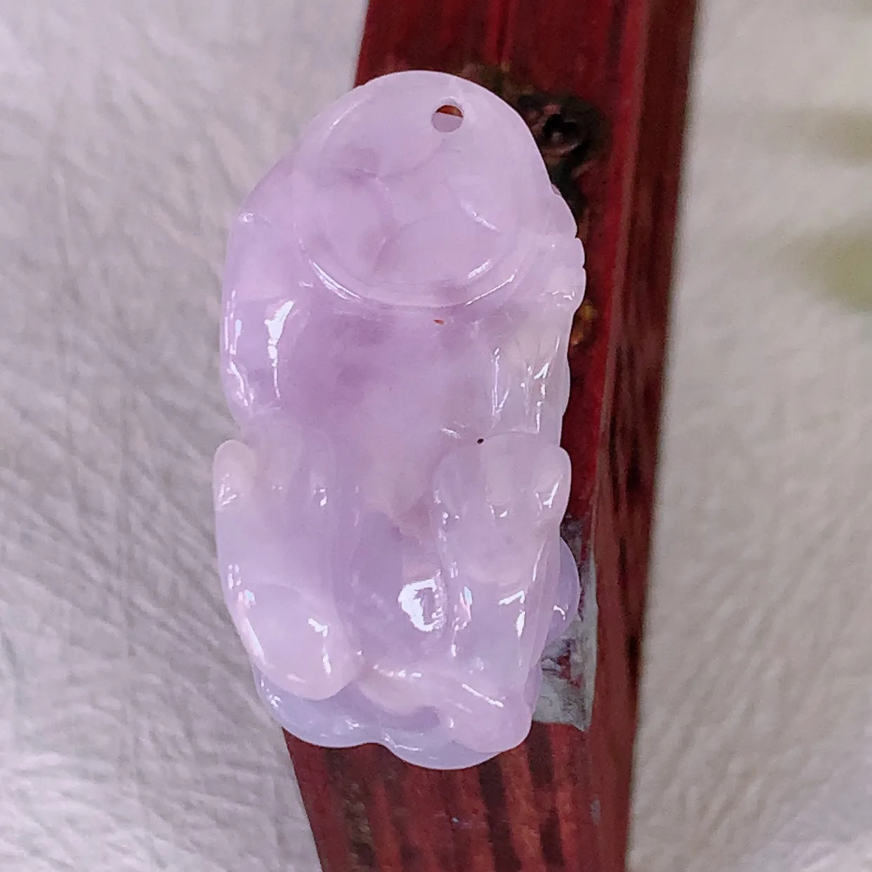自然光实拍，冰润招财貔貅吊坠，民间有“一摸貔貅运程旺盛，再摸貔貅财运滚滚，三摸貔貅平步青云 ”的美好祝愿。#57.2