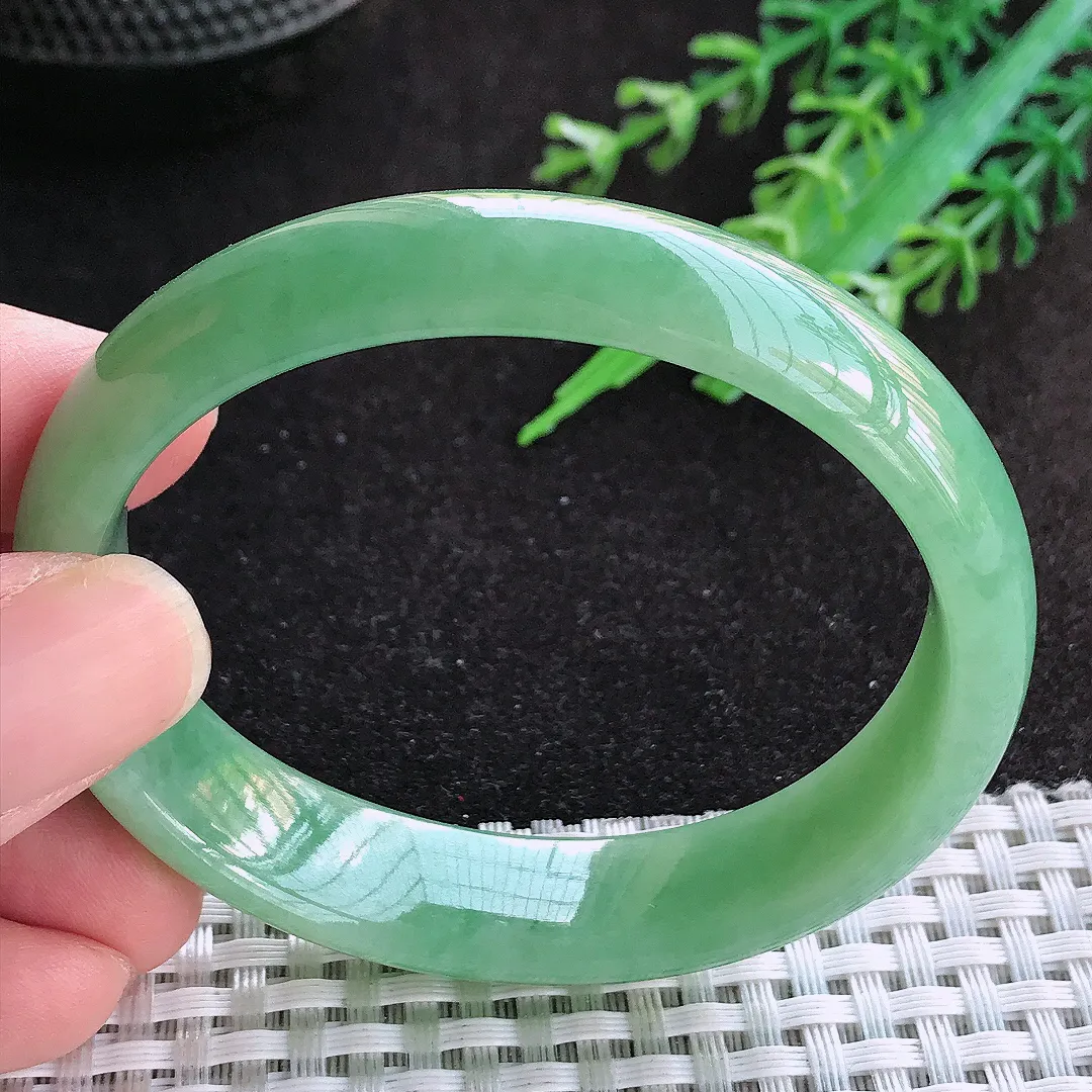 自然光55/49/14/6.5老坑精美冰润满绿贵妃手镯天然翡翠玉镯女款