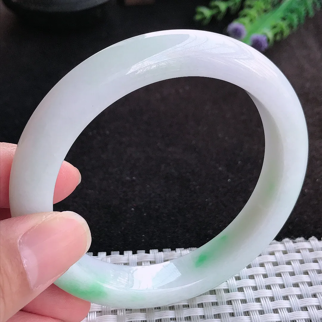 自然光60.5/11.8/9.6老坑精美温润飘绿大圈口手镯天然翡翠玉镯女款