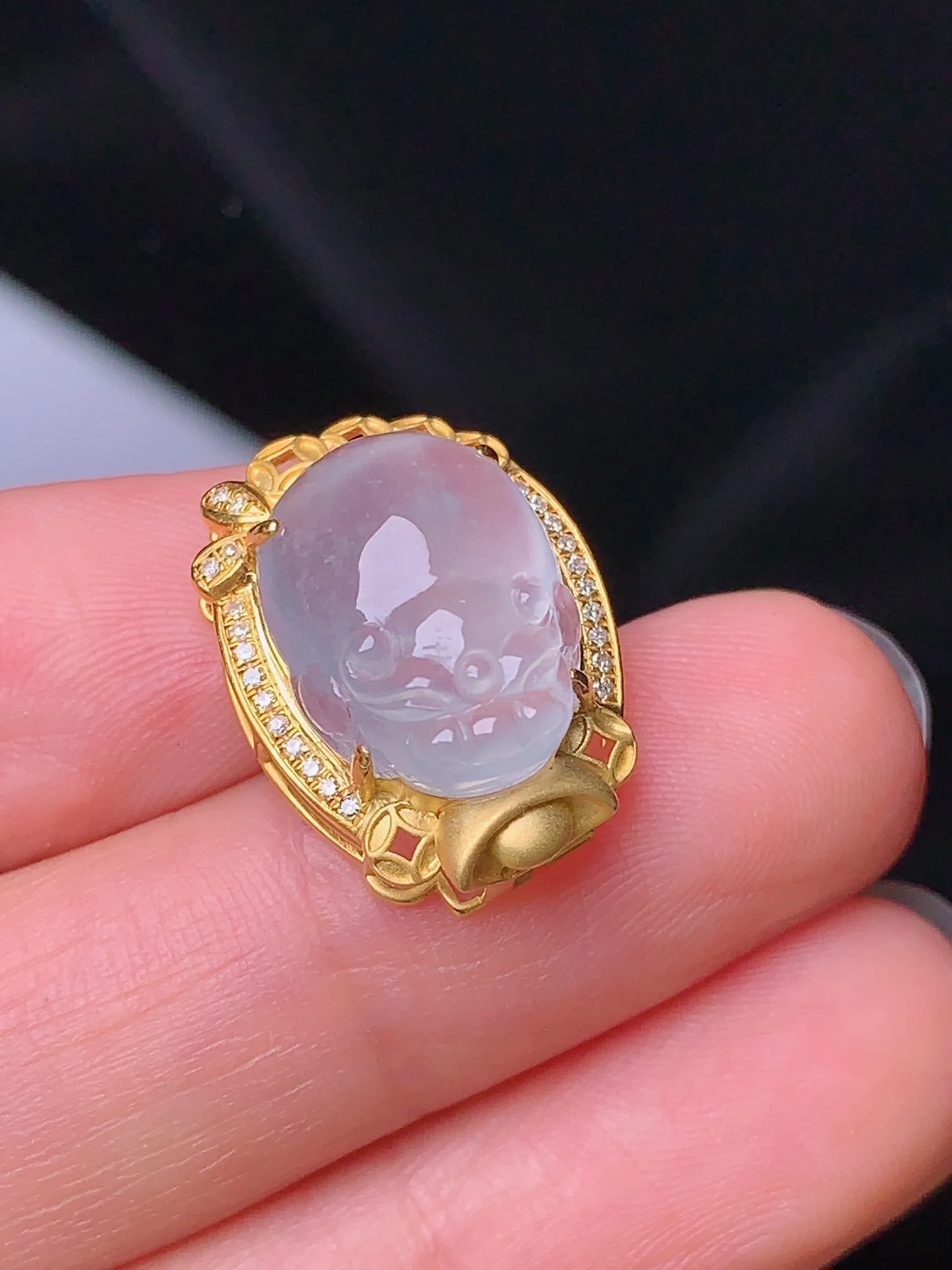 18k金钻镶嵌冰种貔貅吊坠 玉质细腻 色泽清新艳丽 整体尺寸19.3*14*9.2