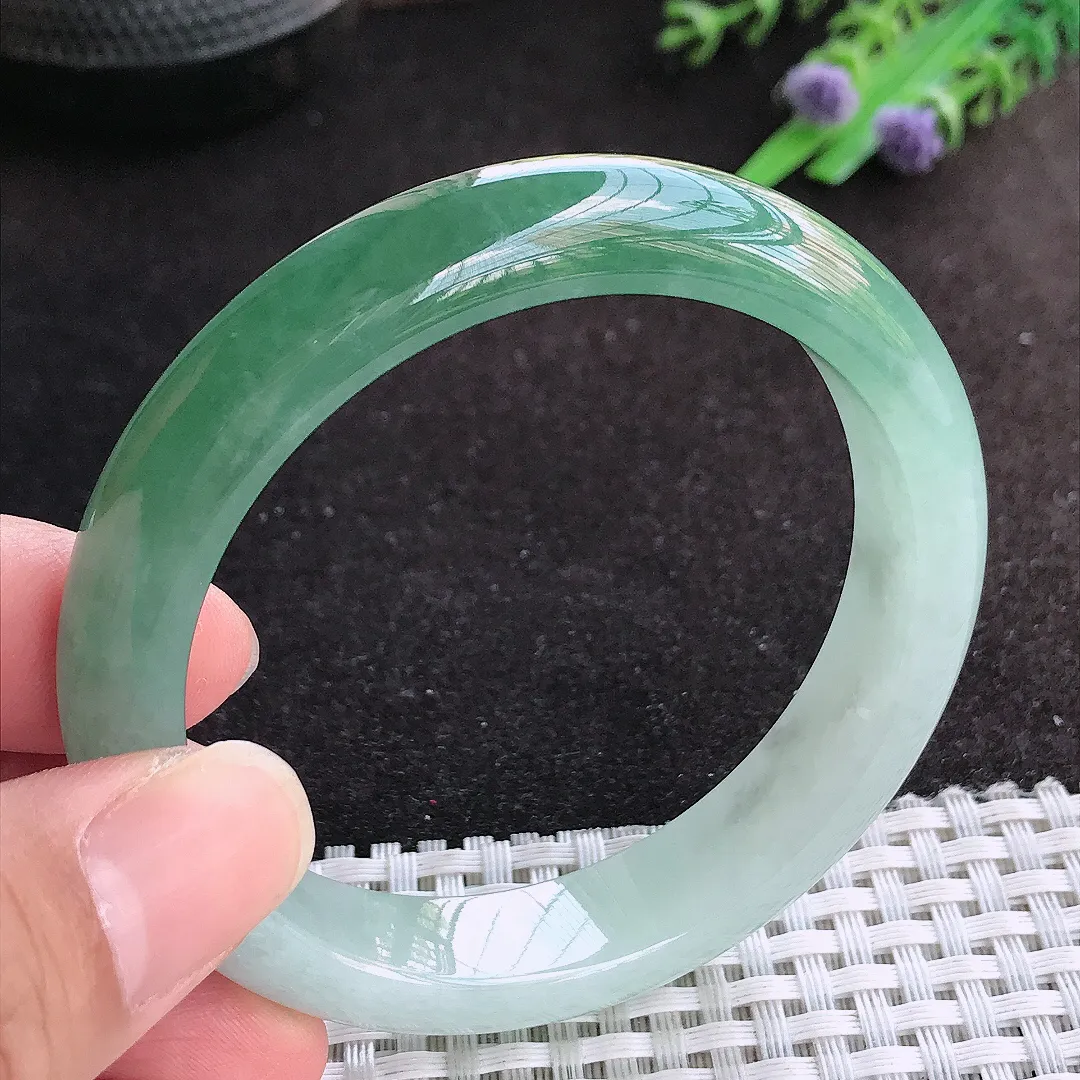 自然光55.5/11.8/8老坑精美冰润半山水油绿手镯天然翡翠玉镯女款