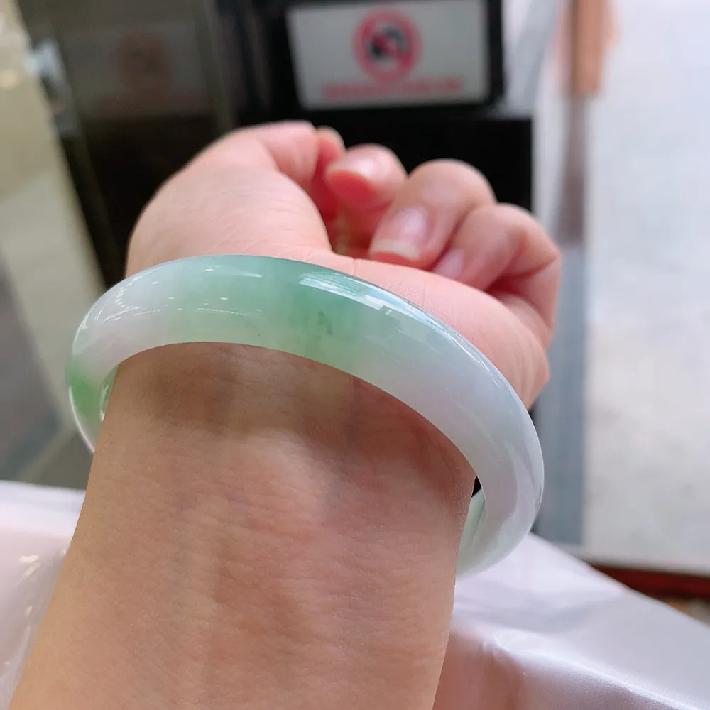 正圈冰绿 无瑕 尺寸:57.7/11.6/7.4 冰润