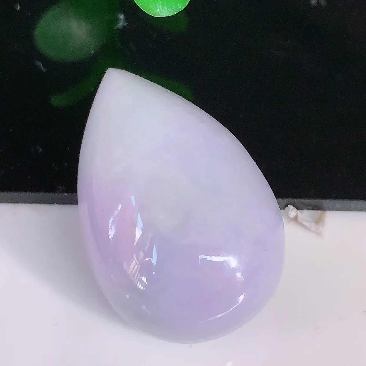 自然光实拍，水润紫罗兰翡翠水滴吊坠，翠色灵动，玉质细腻，颜色漂亮，品相佳，佩戴佳品！#1.2