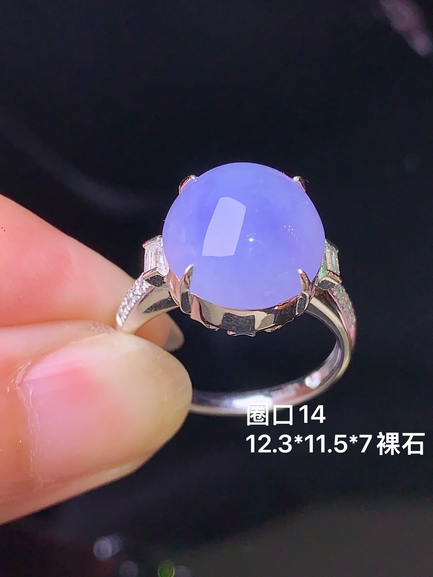 18k金钻镶嵌紫罗兰蛋面戒指 玉质细腻 色泽清新艳丽 圈口14 整体尺寸12.3*11.5*7