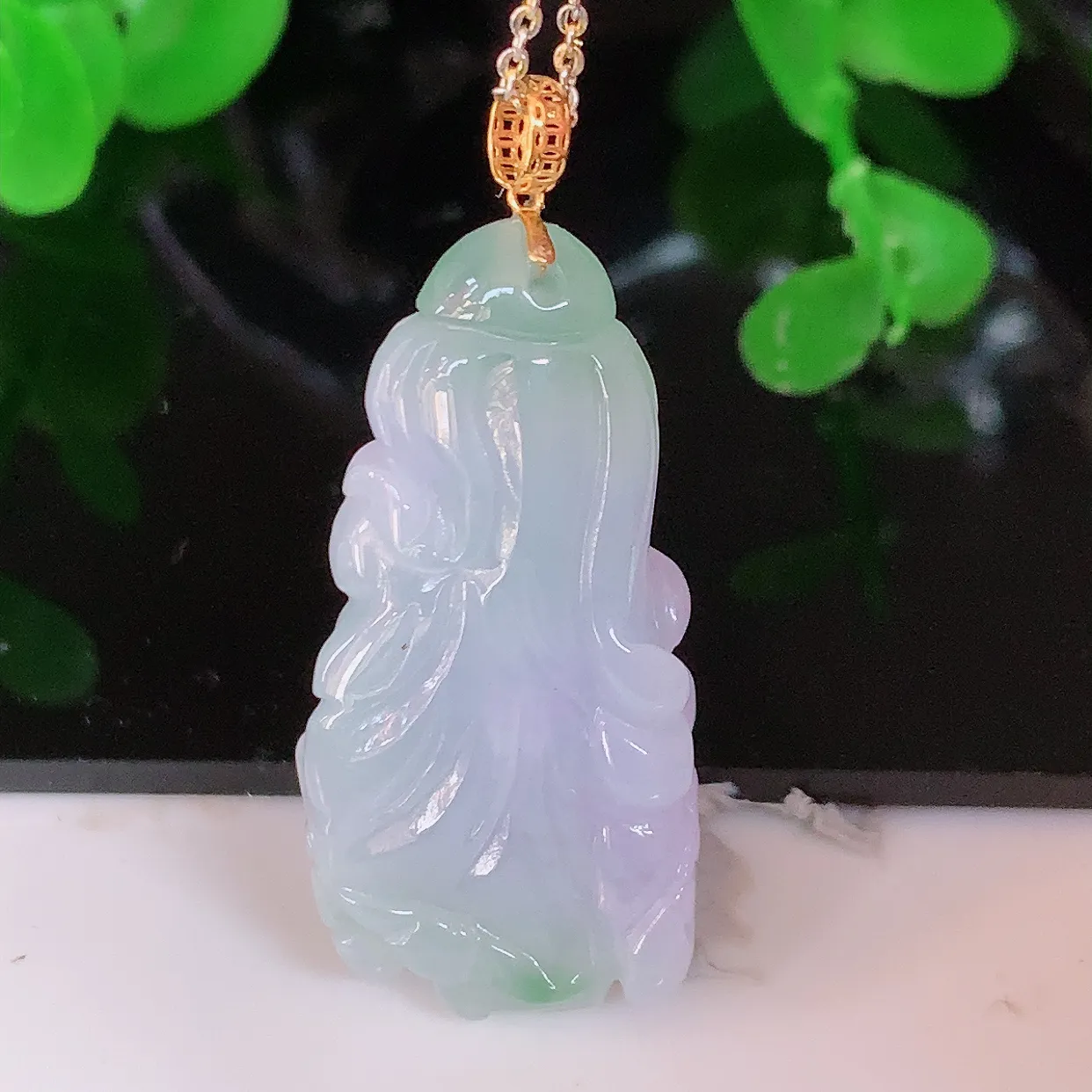 18K金镶嵌春带彩翡翠招百财白菜吊坠，百财聚来，财源滚滚，色泽鲜艳，精工水润的白菜，性价比高！#1.2