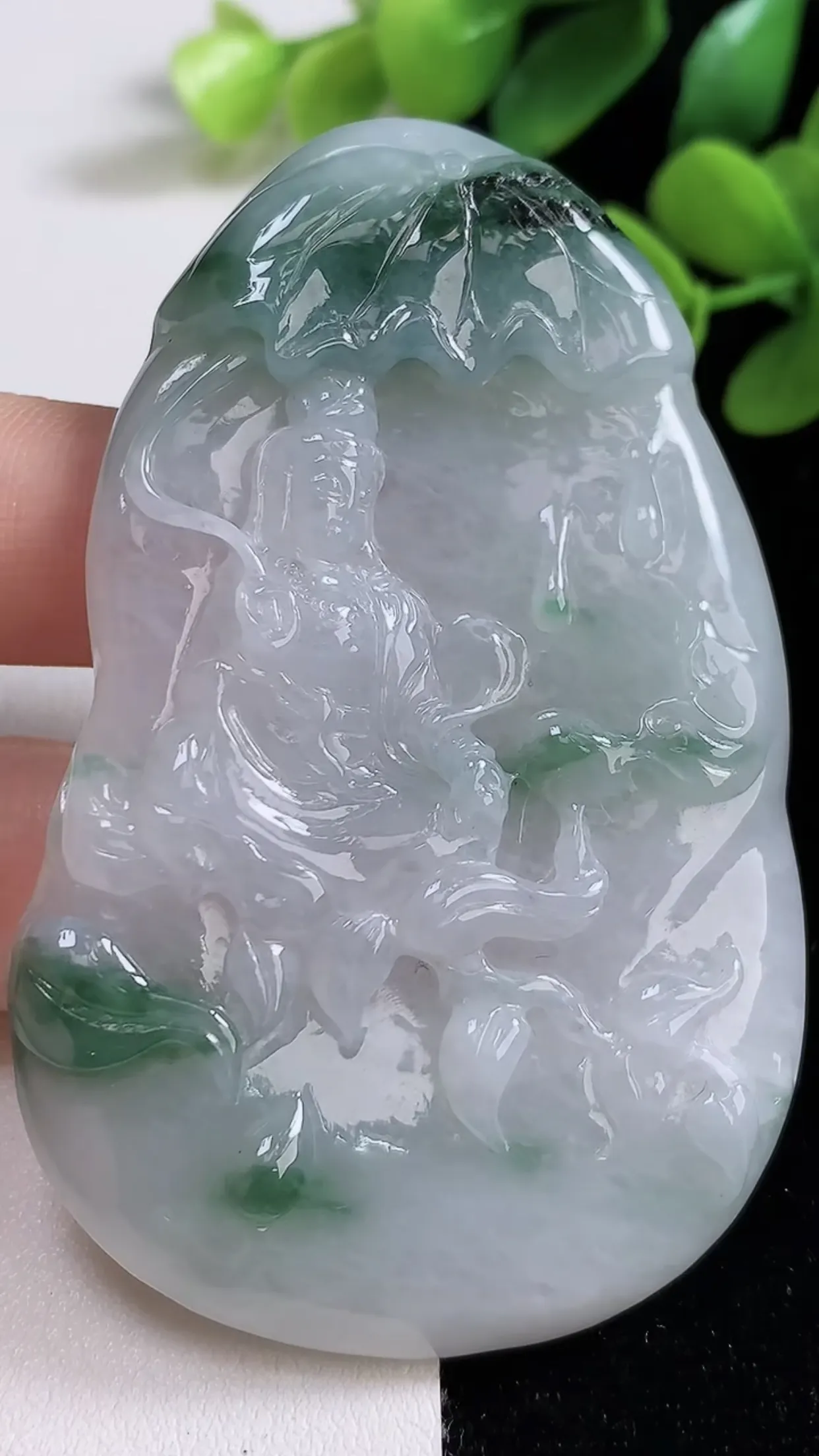 缅甸天然翡翠a货 老坑料起胶冰润 飘花观音菩萨吊坠，尺寸70-45-8mm  y  51.02