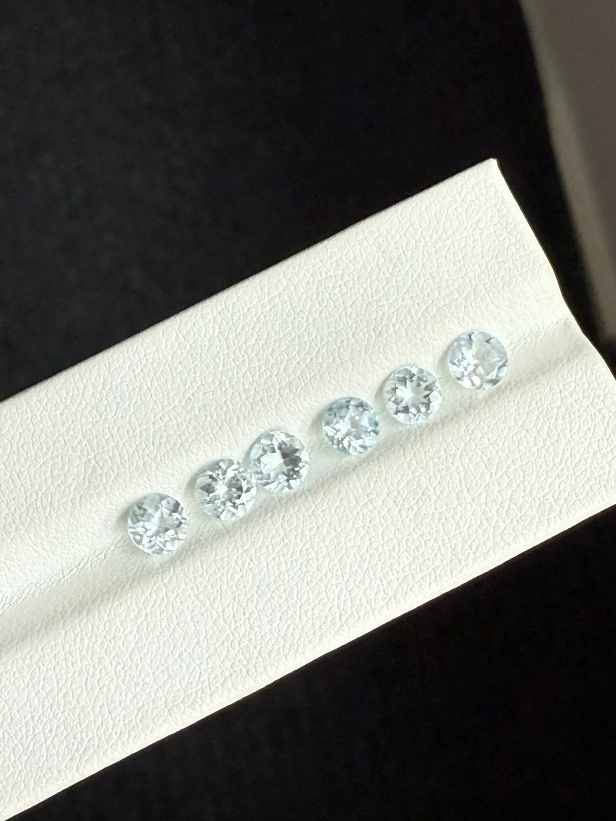 2.51ct天然海蓝宝裸石，尺寸5*5*3.5mm，颜色美艳 ，晶体通透