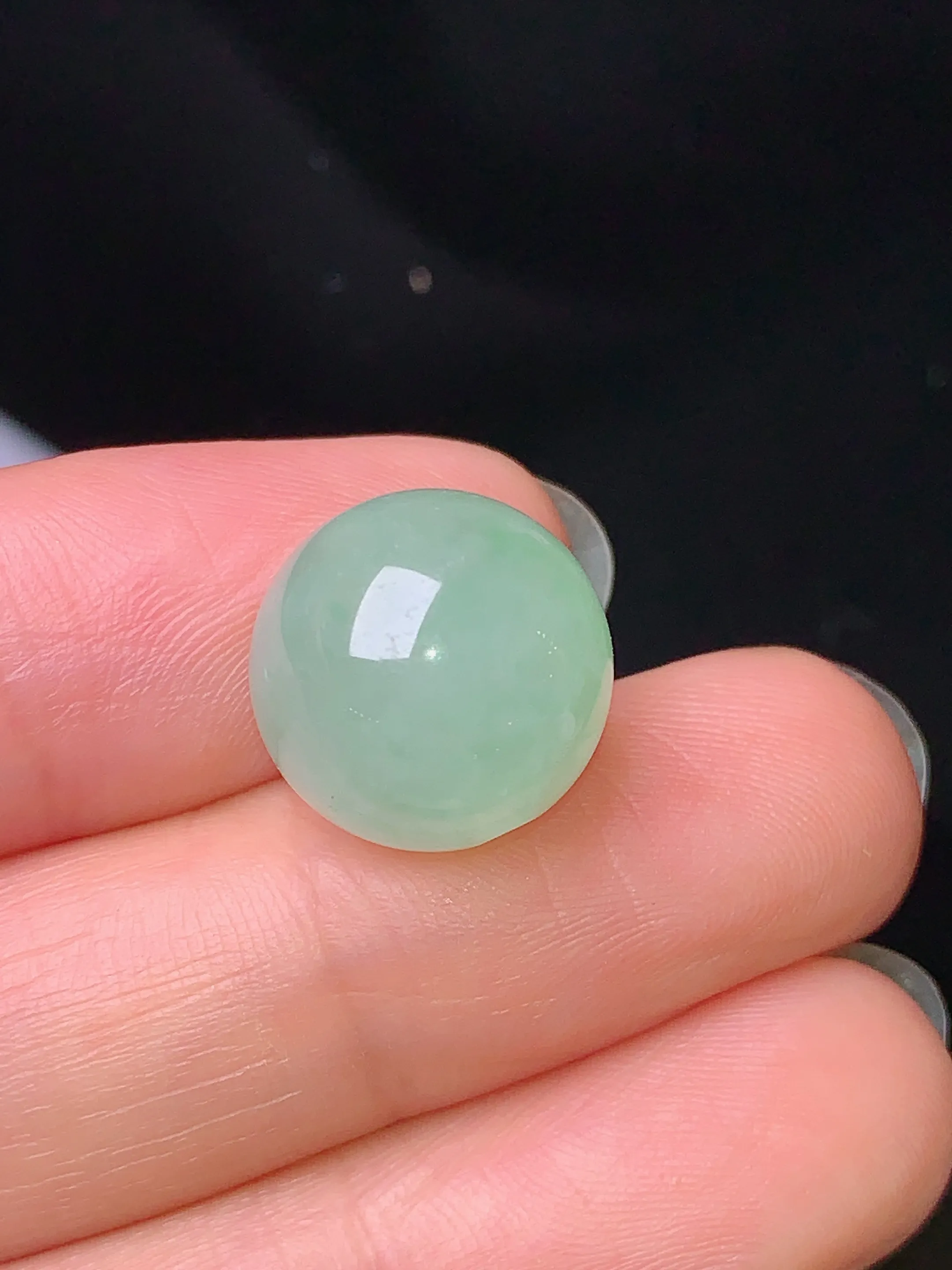 浅绿圆珠 玉质细腻 色泽清新艳丽 整体尺寸13