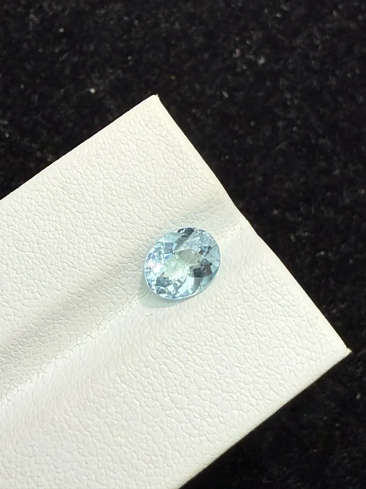 1.055ct天然海蓝宝裸石，尺寸7.5*6.1*4.1mm，颜色美艳 ，晶体通透