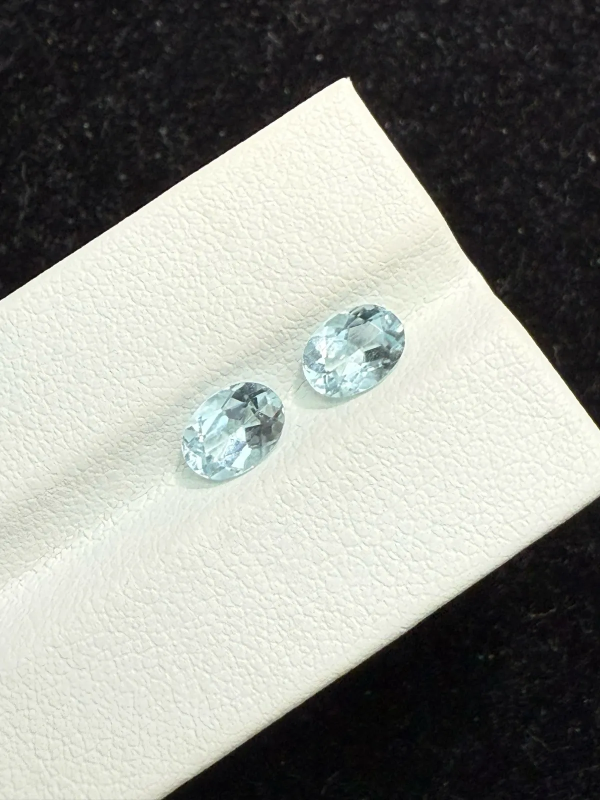 1.43ct天然海蓝宝裸石，尺寸6.8*5*3.4mm，颜色美艳 ，晶体通透