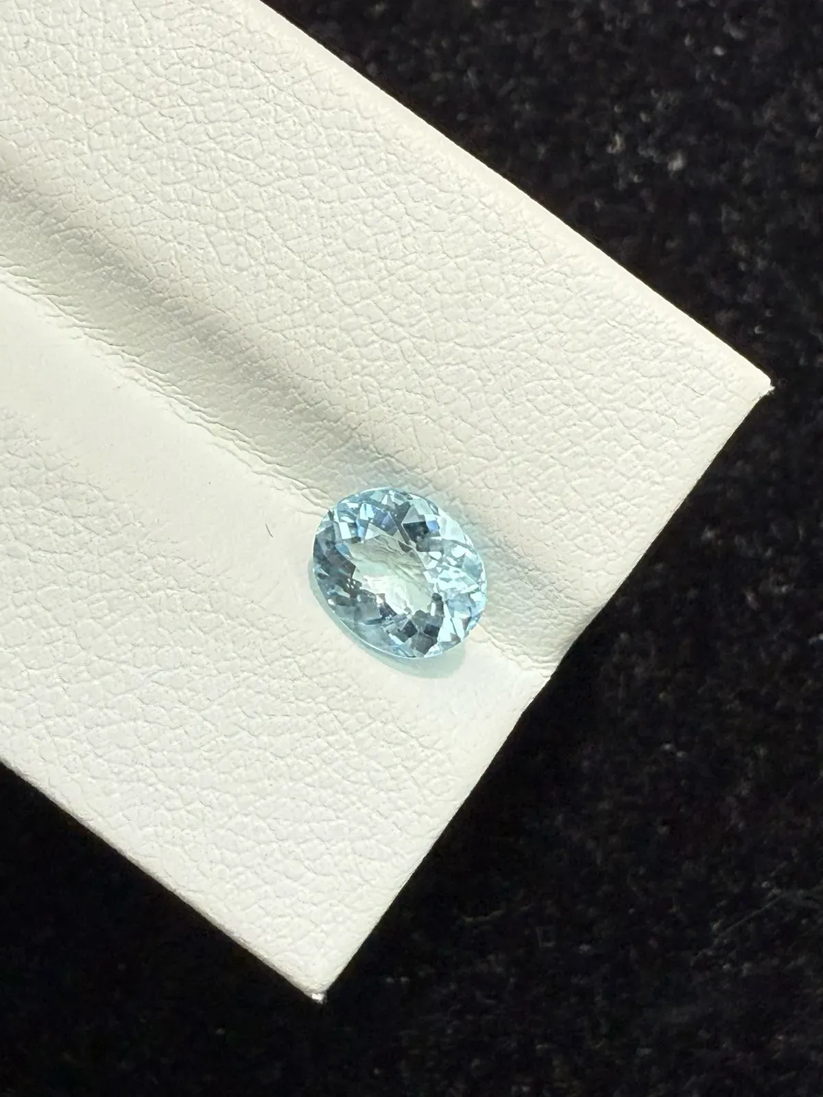 1.055ct天然海蓝宝裸石，尺寸7.5*6.1*4.1mm，颜色美艳 ，晶体通透