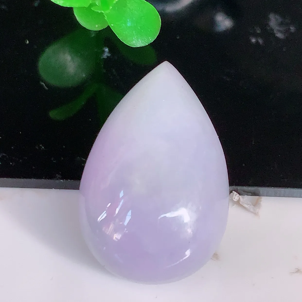 自然光实拍，水润紫罗兰翡翠水滴吊坠，翠色灵动，玉质细腻，颜色漂亮，品相佳，佩戴佳品！#1.2