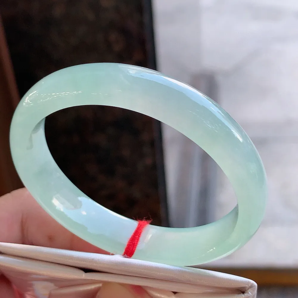 贵妃高冰绿 无瑕 尺寸:55.9/49.5/12.5/7.3 种色俱佳️️