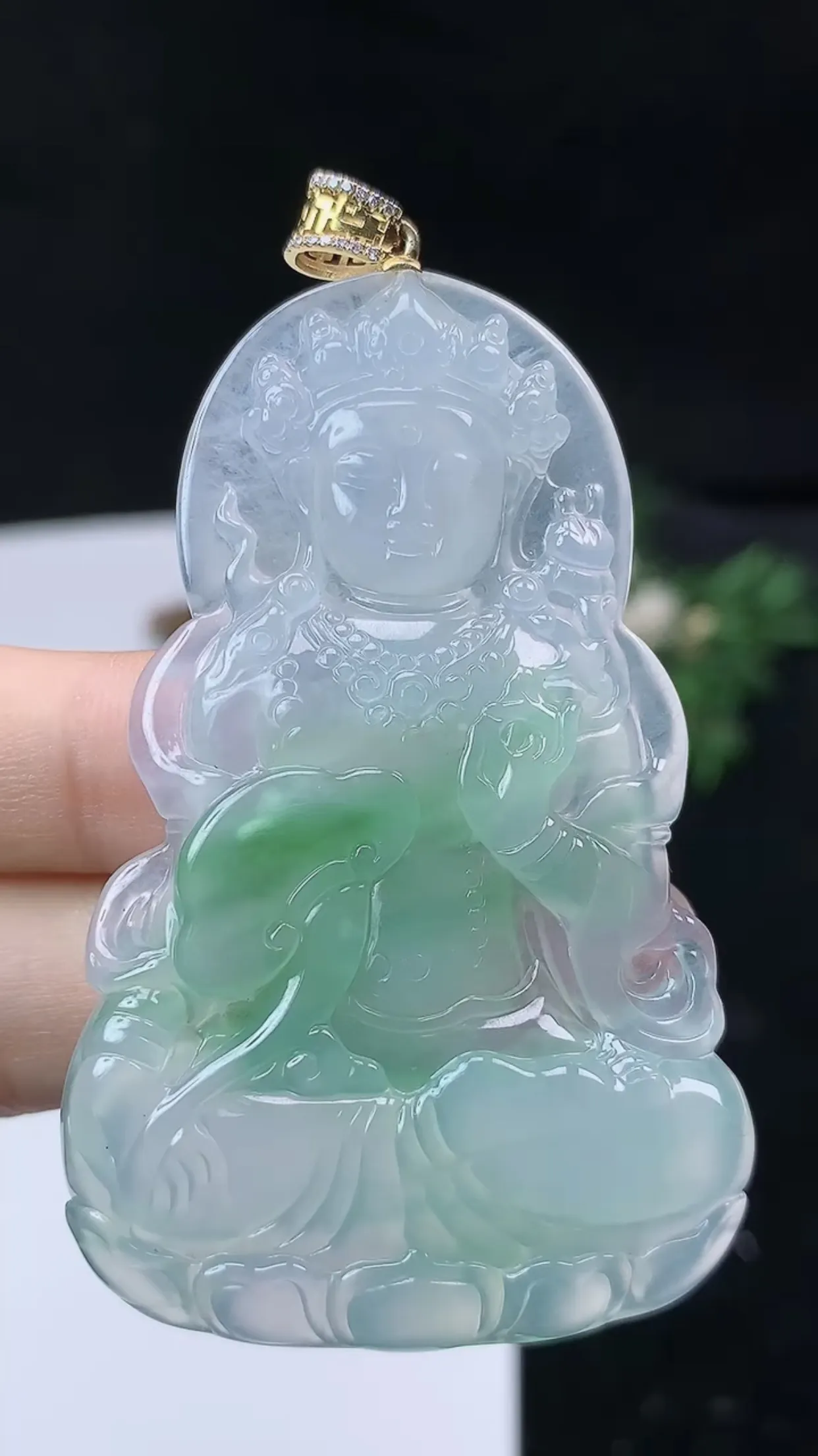 缅甸天然翡翠a货18k金扣镶嵌 老坑料起胶冰种 飘绿度母吊坠，尺寸61.8-38.4-5.3mm  y 21.81