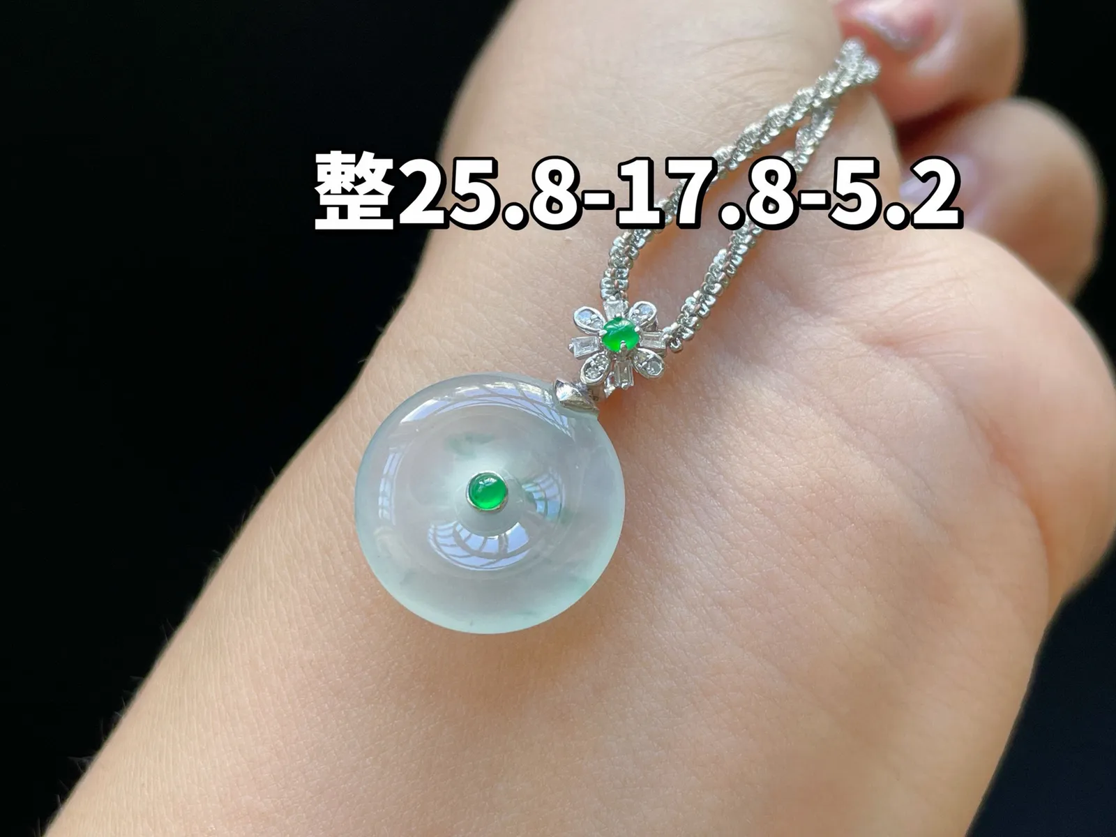 18K 冰种·平安扣

整25.8-17.8-5.2