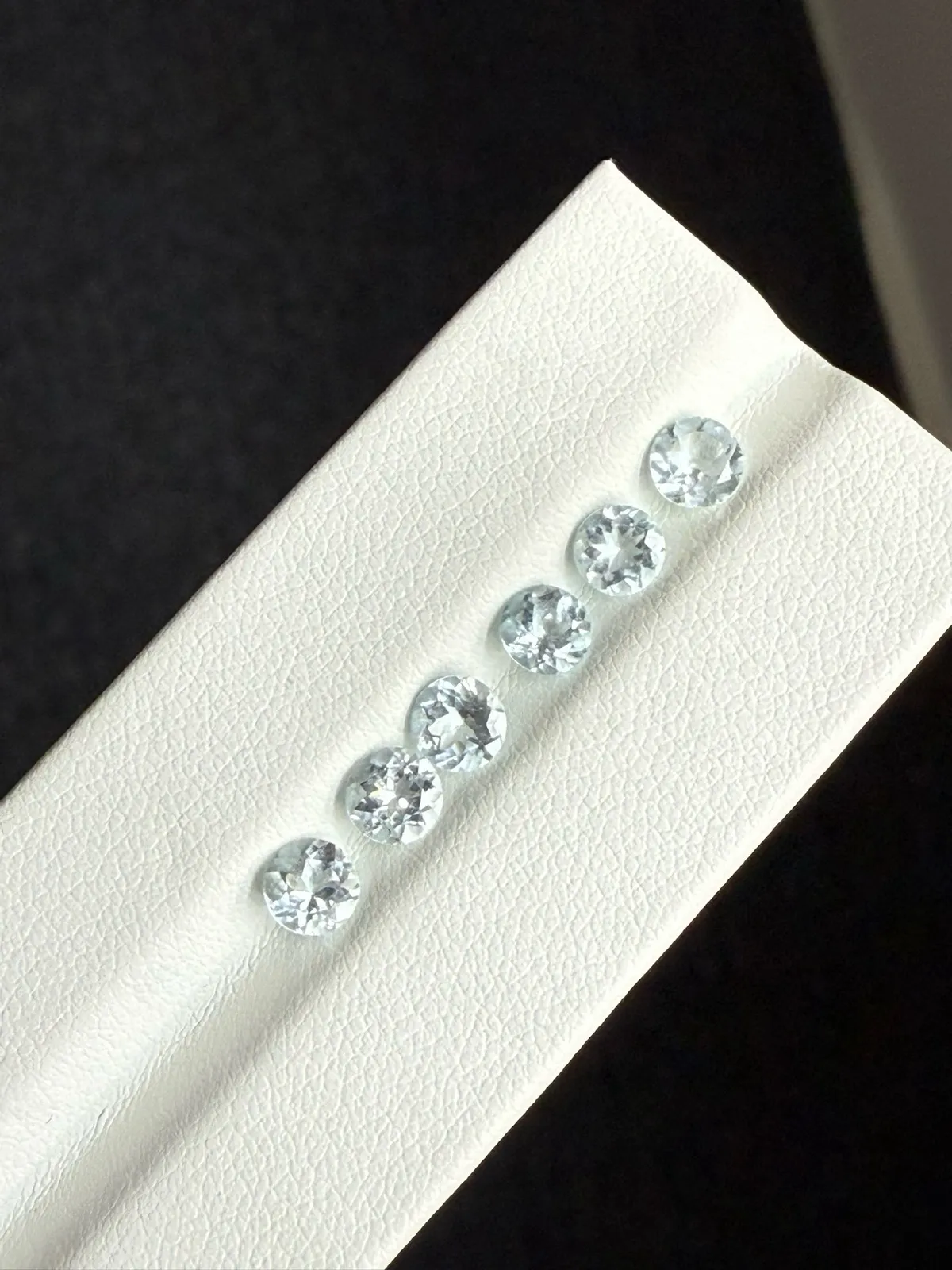 2.51ct天然海蓝宝裸石，尺寸5*5*3.5mm，颜色美艳 ，晶体通透