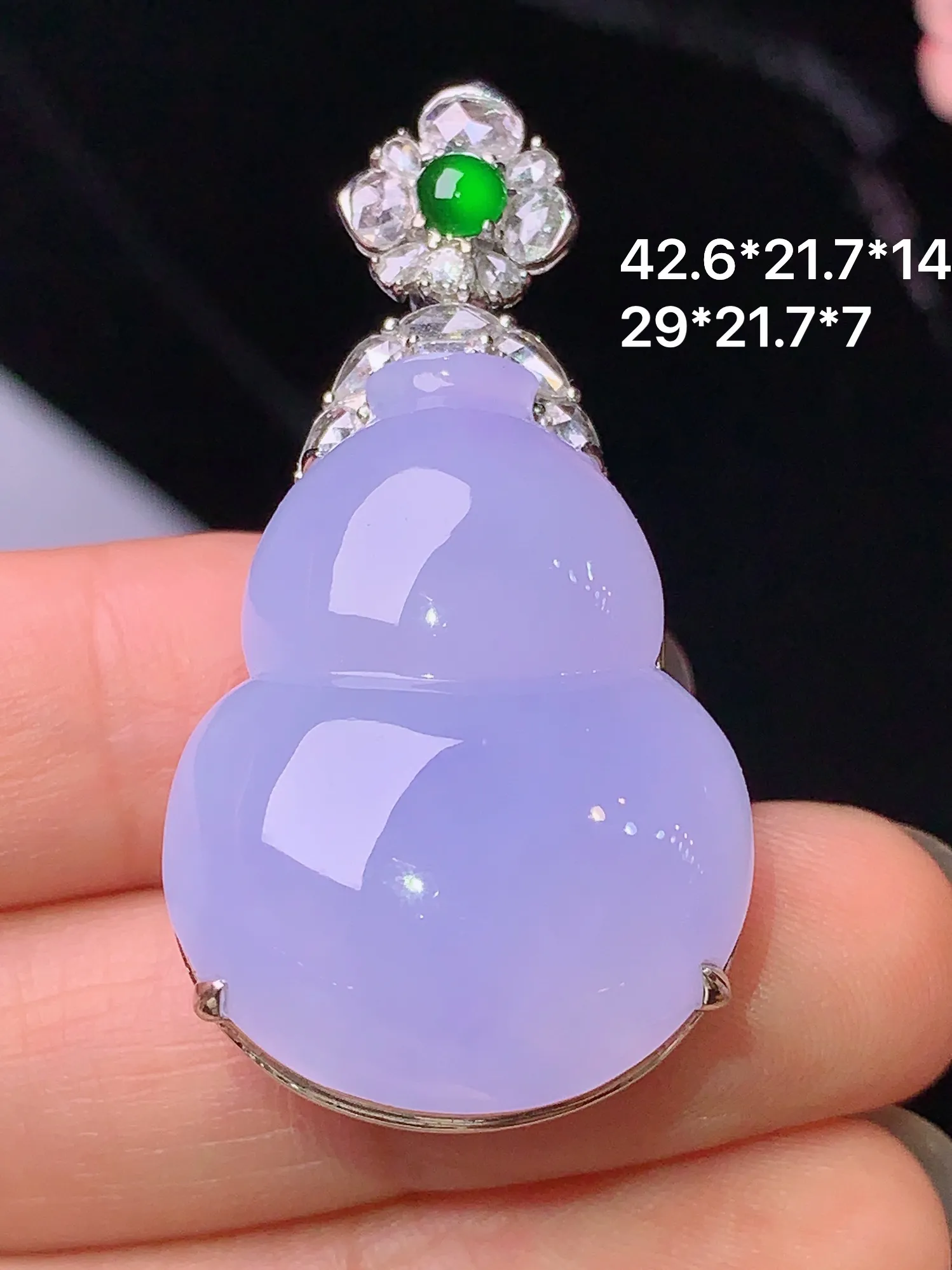 18k金钻镶嵌紫罗兰葫芦吊坠 玉质细腻 色泽清新艳丽 整体尺寸42.6*21.7*14