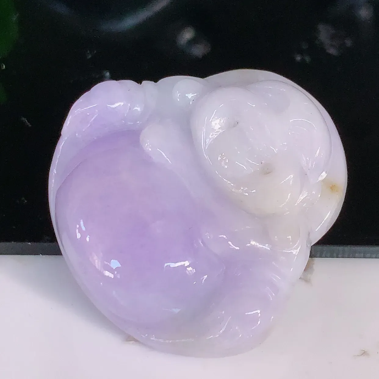 自然光实拍，冰润紫罗兰佛公翡翠吊坠，饱满， 佛公亦保平安，寓意有福（佛公）相伴，品相佳，配戴优雅迷人！#1.2