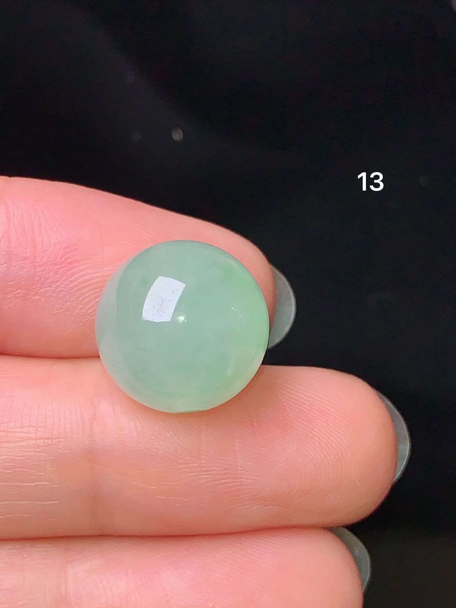 浅绿圆珠 玉质细腻 色泽清新艳丽 整体尺寸13