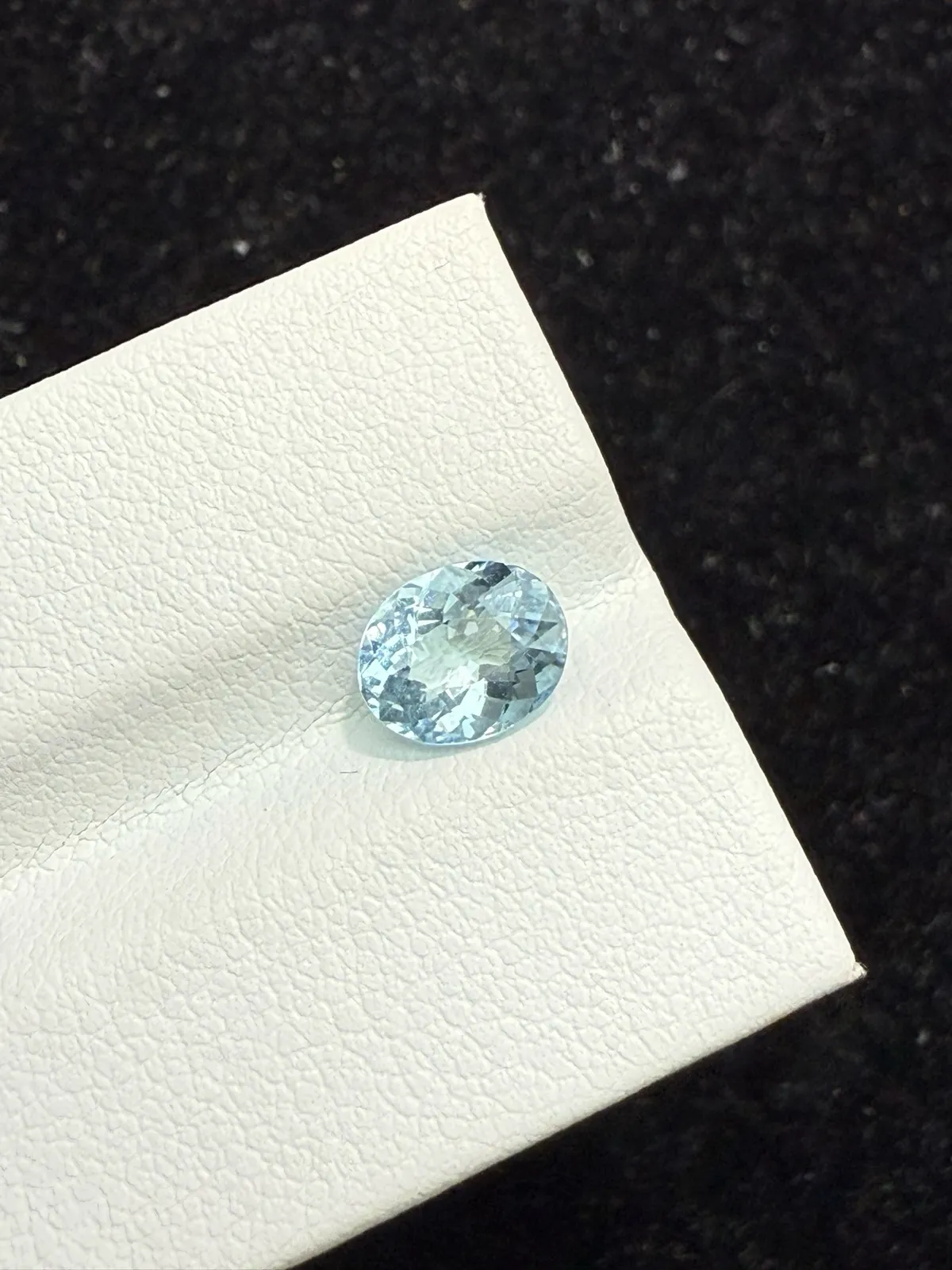 1.055ct天然海蓝宝裸石，尺寸7.5*6.1*4.1mm，颜色美艳 ，晶体通透