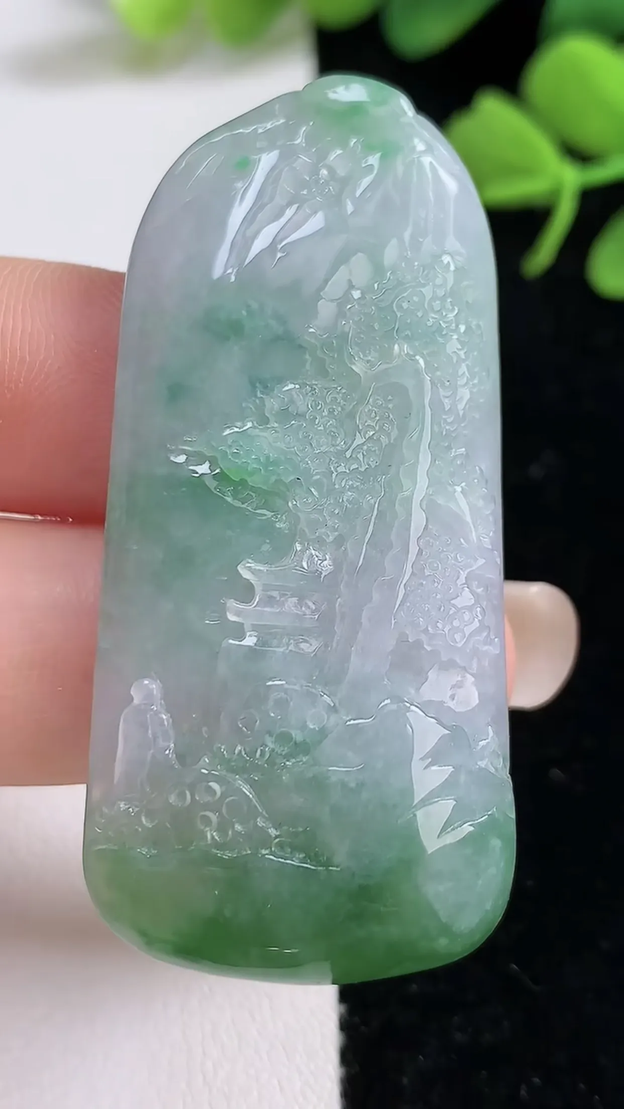 缅甸天然翡翠a货 老坑料起胶冰润 飘绿意境山水牌吊坠，尺寸50.3-23.5-8.6mm  y 18