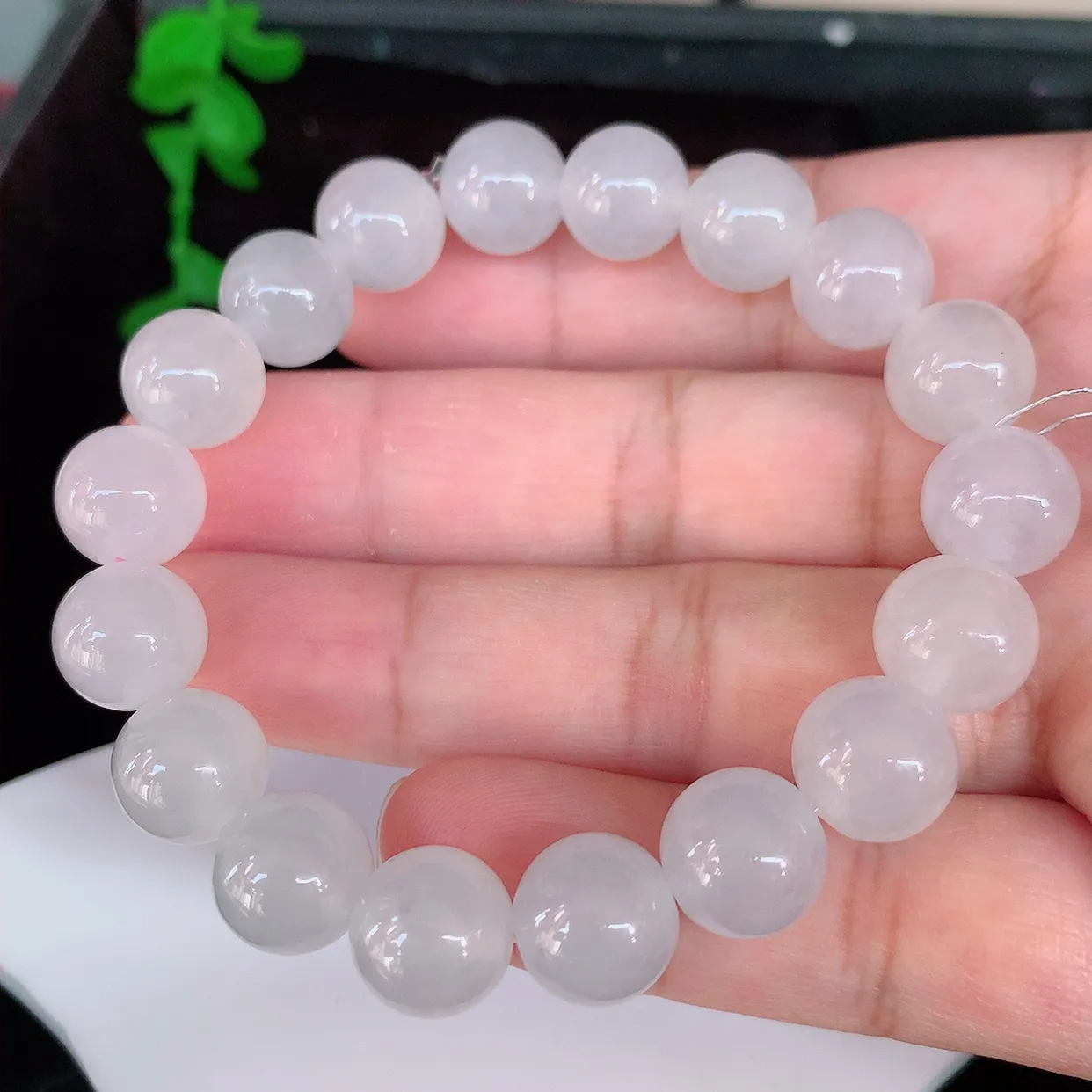 自然光实拍，冰种翡翠圆珠手链   翡翠手串，种老水足，冰清玉润  颜色漂亮  #38.2取一尺寸10