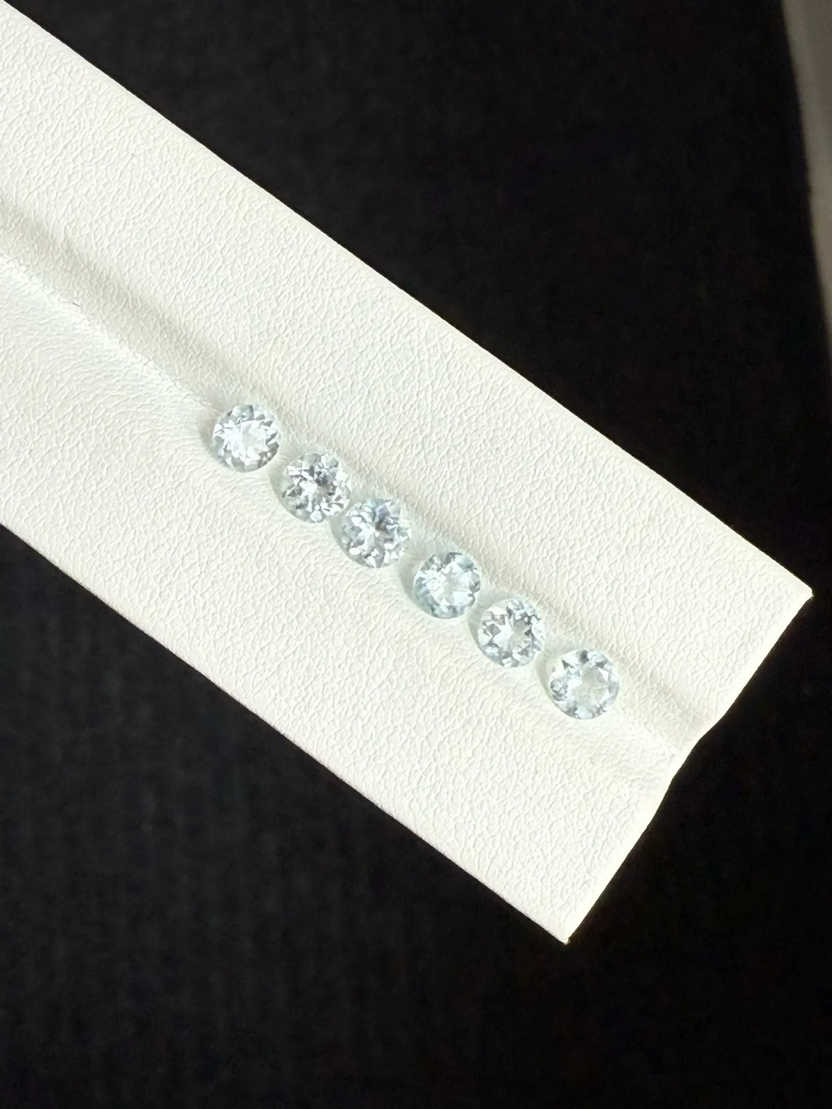 2.51ct天然海蓝宝裸石，尺寸5*5*3.5mm，颜色美艳 ，晶体通透