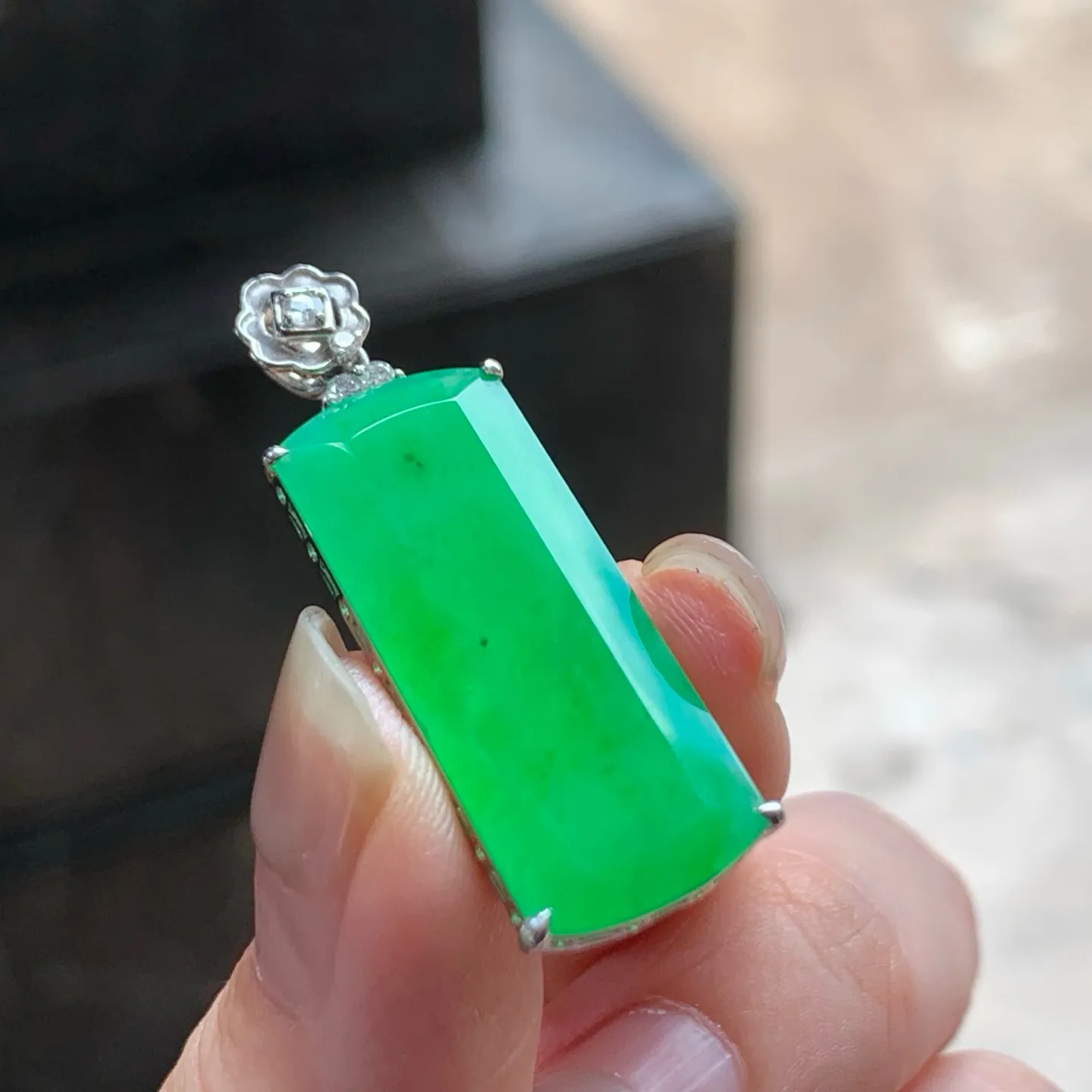 冰种阳绿无事牌