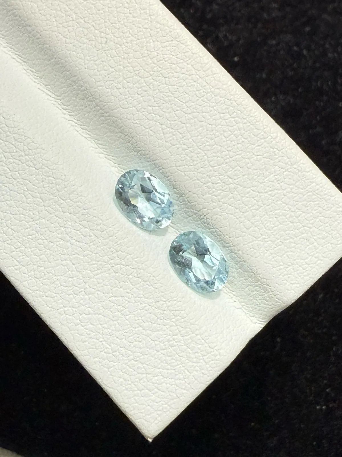 1.43ct天然海蓝宝裸石，尺寸6.8*5*3.4mm，颜色美艳 ，晶体通透