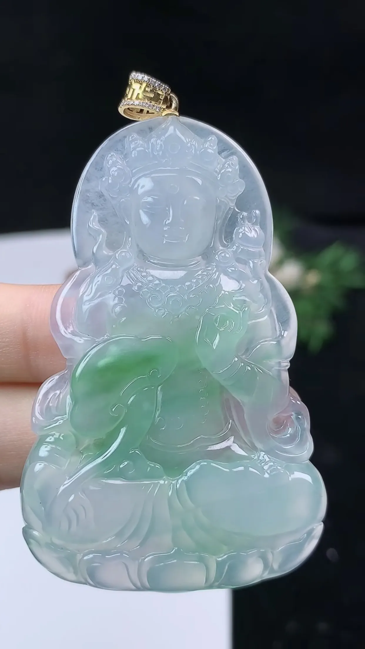 缅甸天然翡翠a货18k金扣镶嵌 老坑料起胶冰种 飘绿度母吊坠，尺寸61.8-38.4-5.3mm  y 21.81