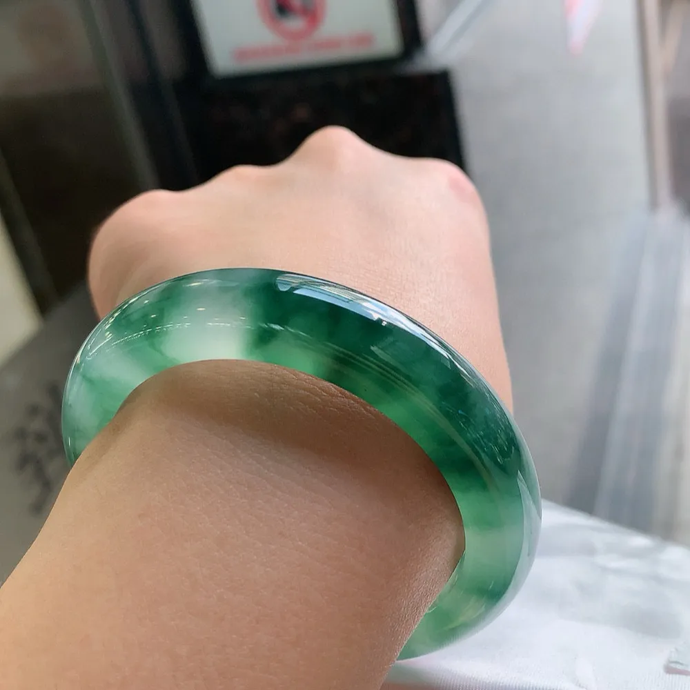 正圈冰玻飘花 无瑕 尺寸:53.1/11.9/8.9 花美