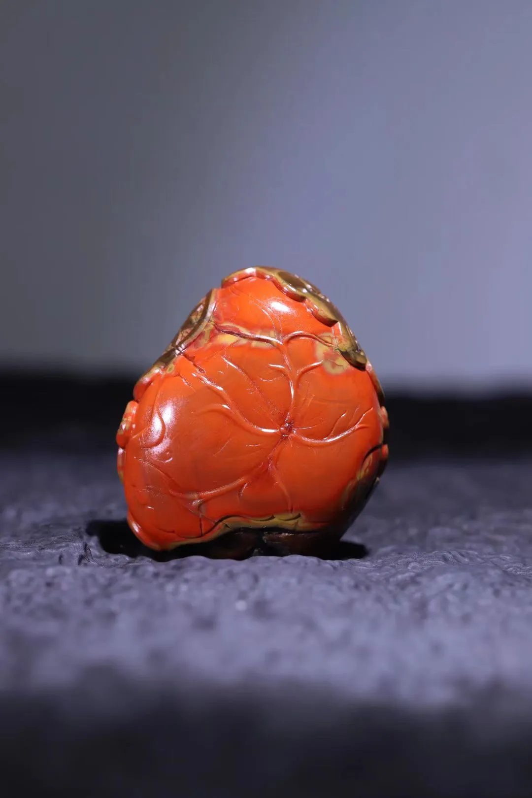 【财神到·南红】
纯肉立体瓦西料，战国红玉质温润细腻，油润十足，雕工精致写实，财神爷面容慈祥，慈眉长须，亲切可爱，福气到，财神到，财富来，金银满屋贵气足，粟米满仓吃穿不愁，72克，46-41-28mm。