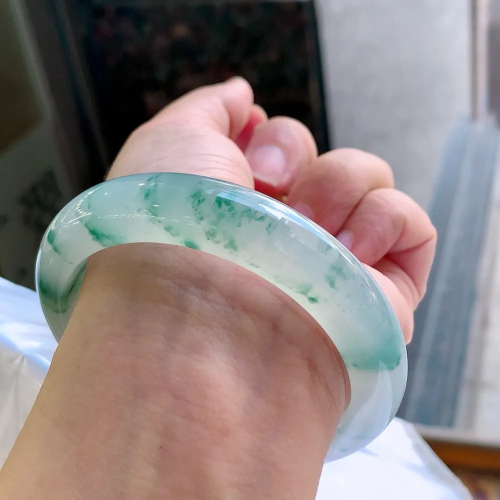 正圈高冰飘花 无瑕 尺寸:58.2/13.3/8.7 花美 种水好
