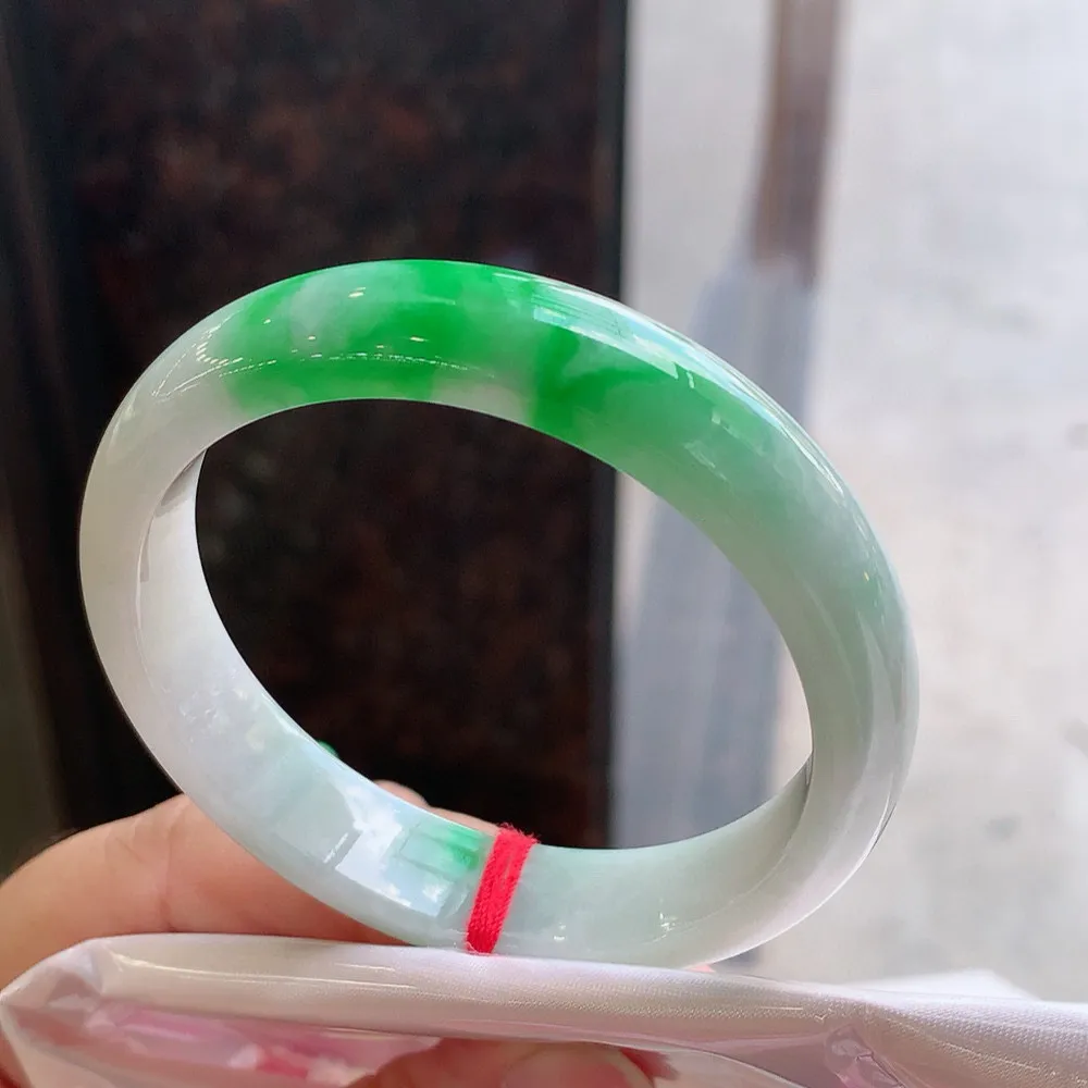 正圈冰糯阳绿 无瑕 尺寸:53.6/12/6.8 色好️️